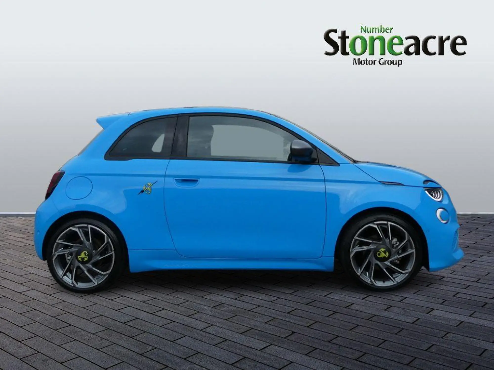 Abarth 500e Image 2
