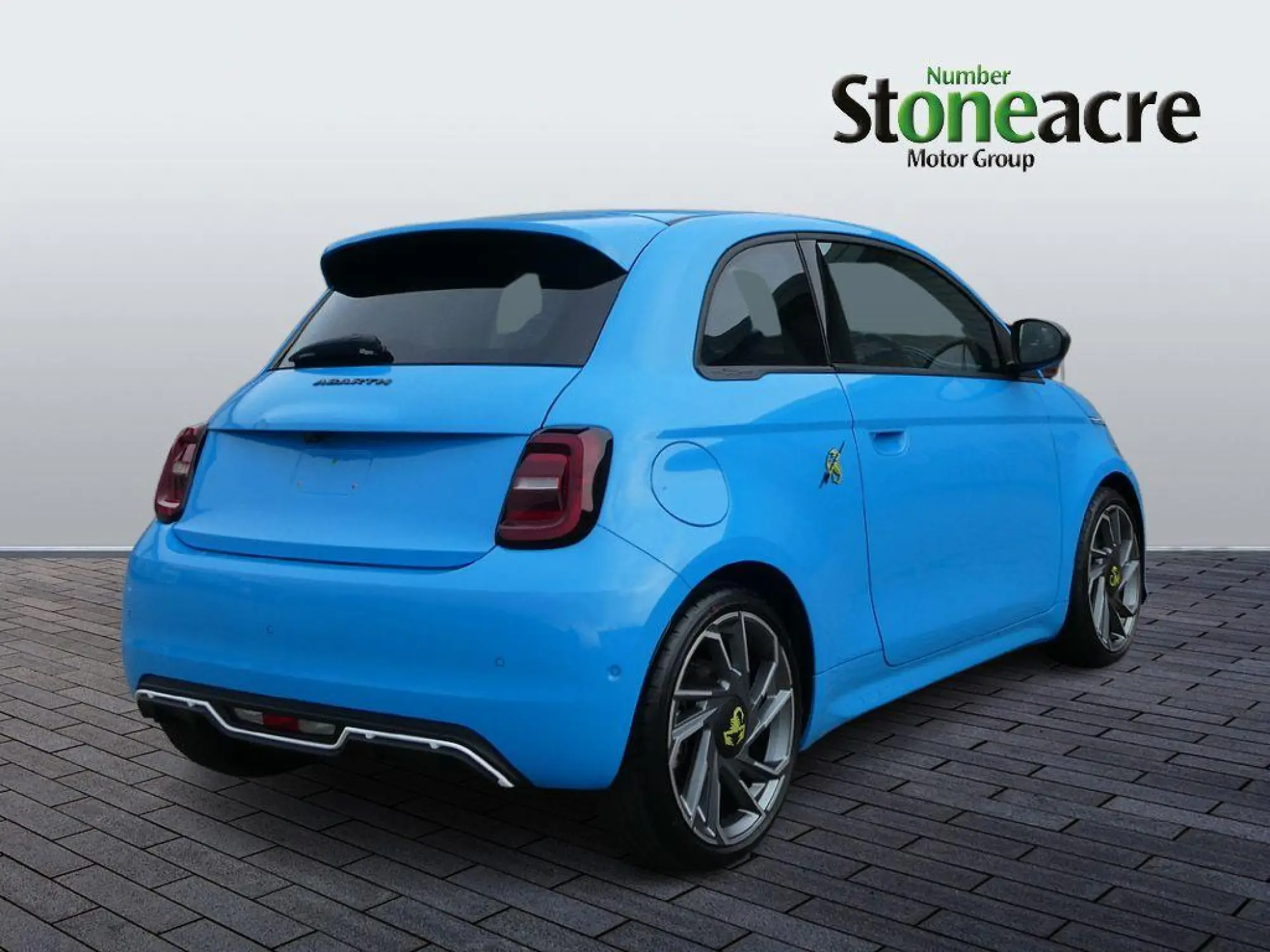 Abarth 500e Image 3