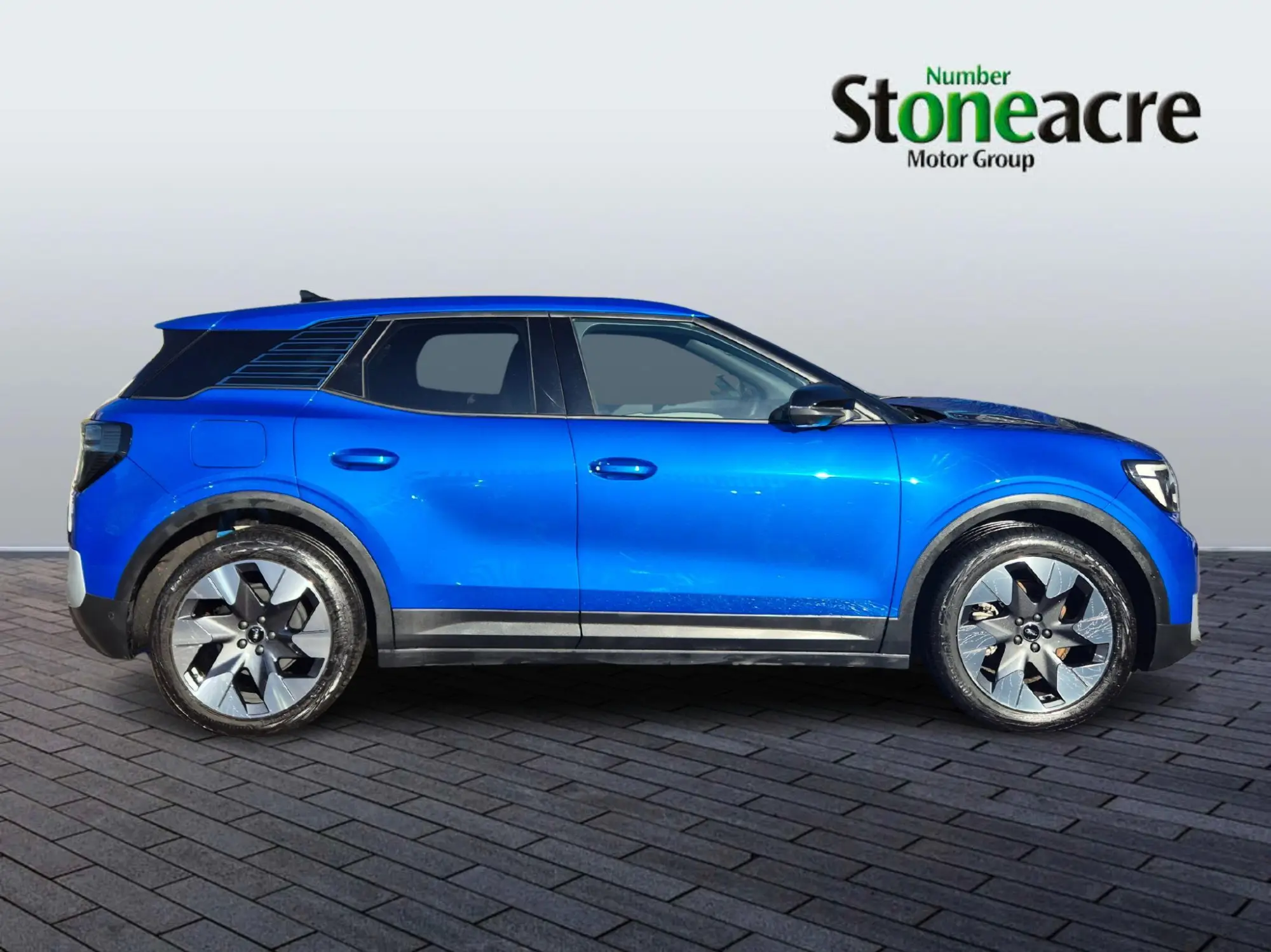 Ford Explorer Standard Range 52kWh Premium Auto 5dr YJ25NWW Image 2