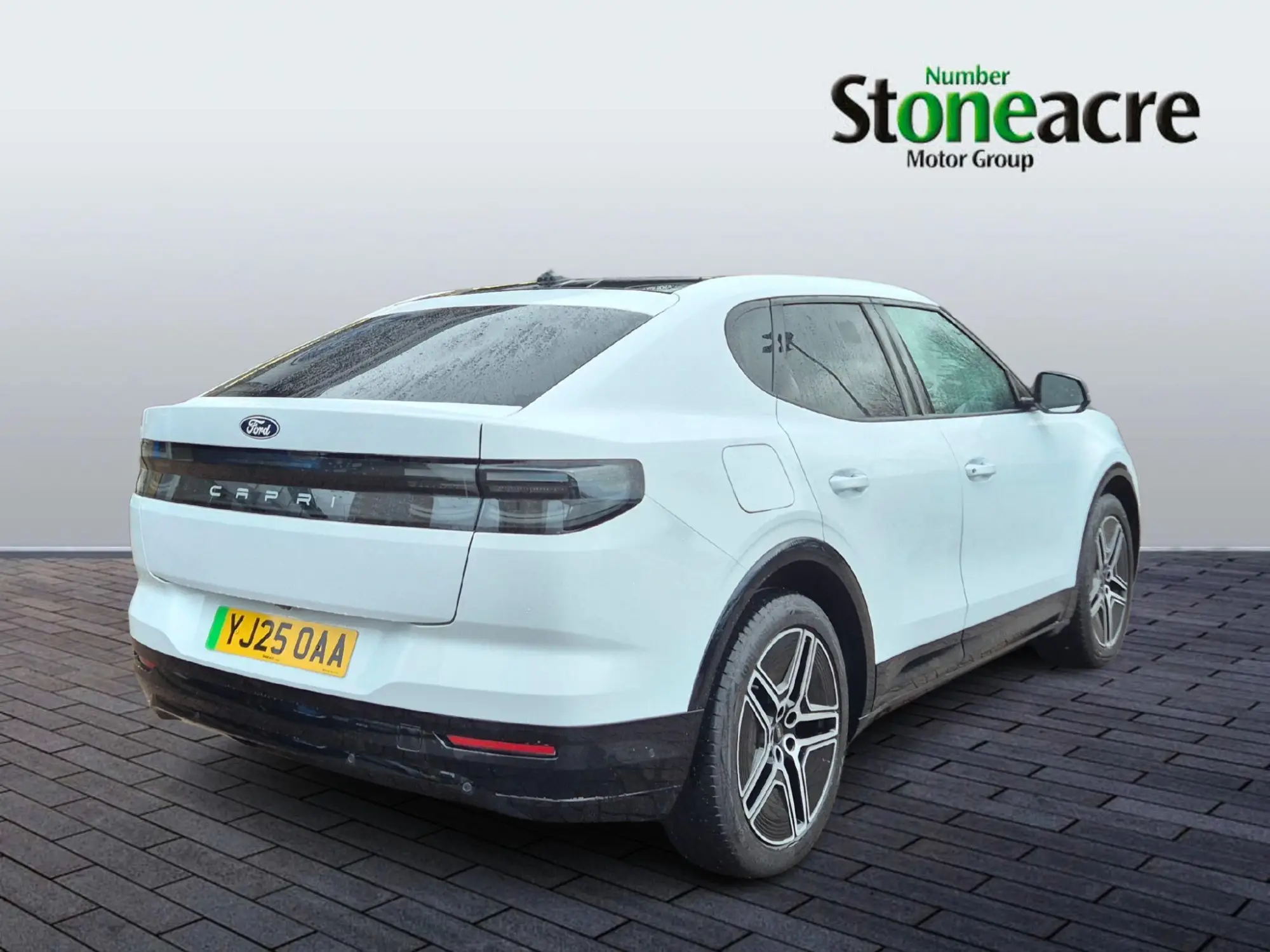 Ford Capri Standard Range 52kWh Premium Auto 5dr YJ25OAA Image 3