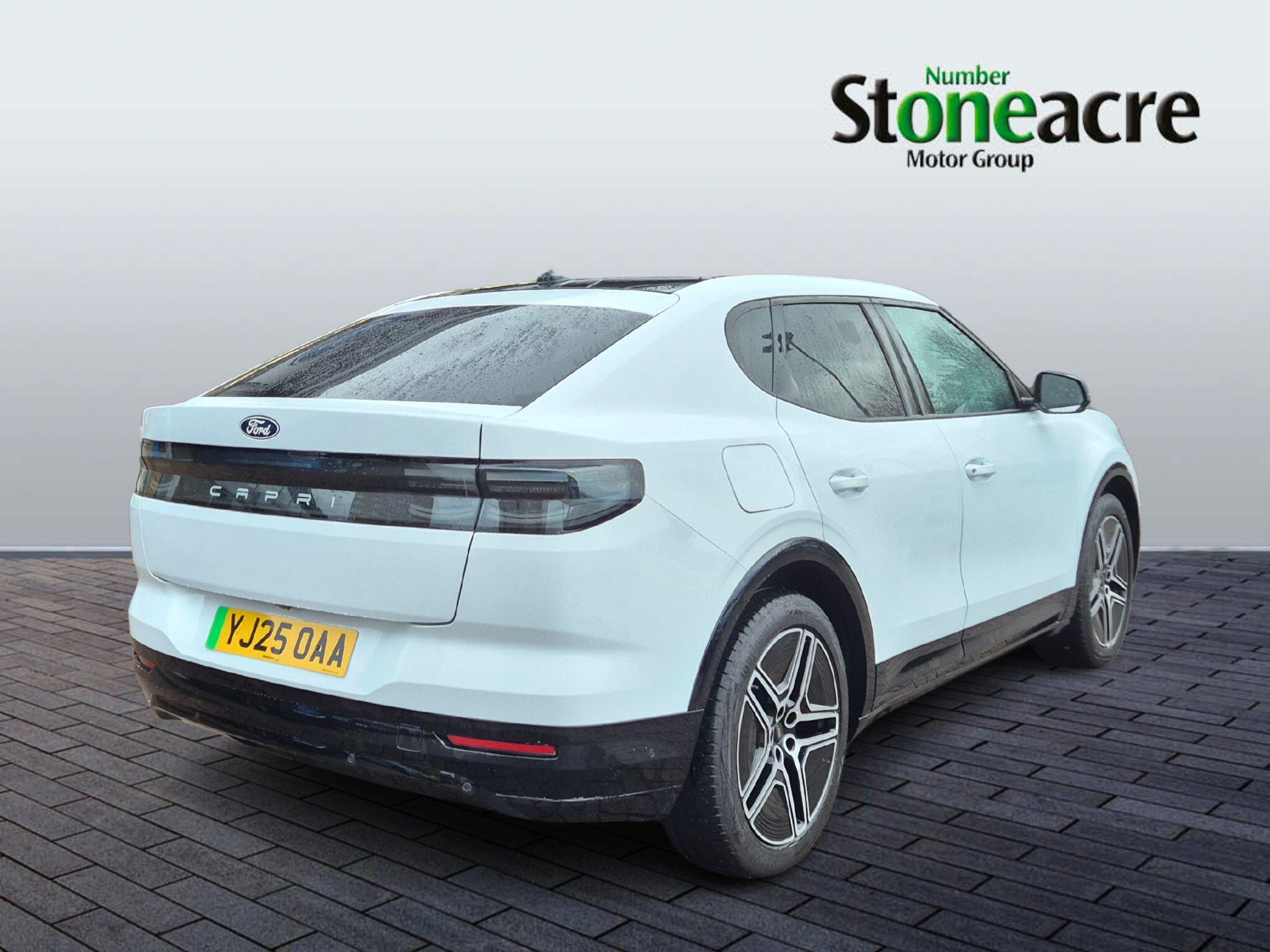 Ford Capri Standard Range 52kWh Premium Auto 5dr YJ25OAA Image 3