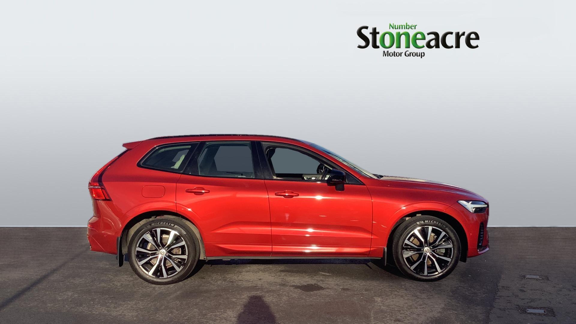 Volvo XC60 Plus (Dark) B4 AWD mild hybrid (Diesel) YC23RVJ Image 3