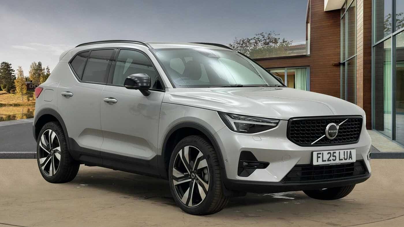 Volvo XC40 2.0 B4 MHEV Ultra Dark DCT Auto Euro 6 (s/s) 5dr FL25LUA Image 1