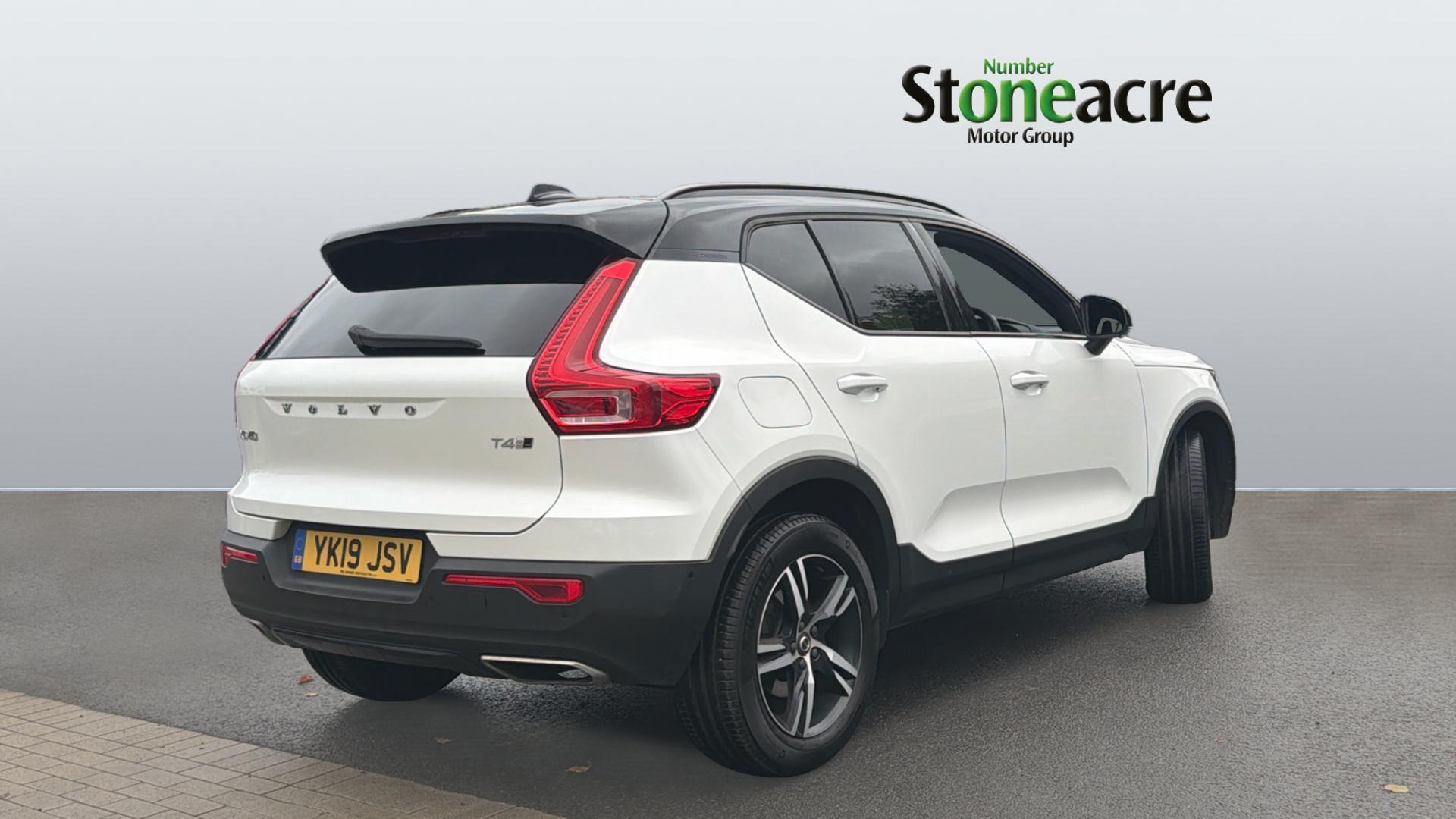 Volvo XC40 2.0 T4 R-Design Auto AWD Euro 6 (s/s) 5dr YK19JSV Image 2
