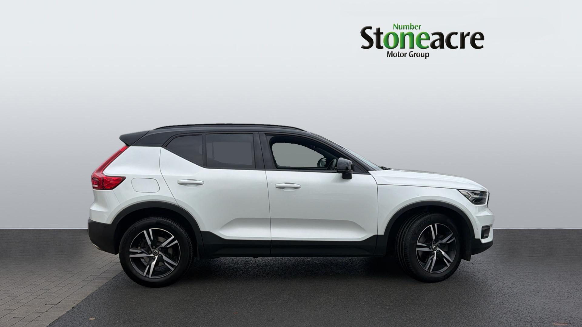 Volvo XC40 2.0 T4 R-Design Auto AWD Euro 6 (s/s) 5dr YK19JSV Image 3