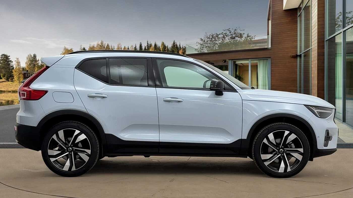 Volvo XC40 2.0 B3 MHEV Ultra Dark DCT Auto Euro 6 (s/s) 5dr OE74UTA Image 2