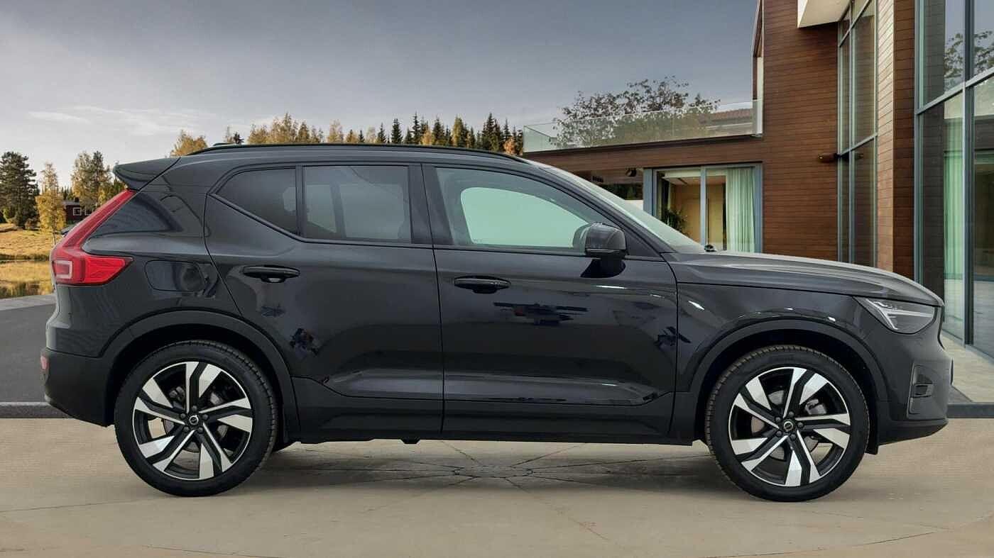 Volvo XC40 2.0 B3 MHEV Ultra Dark DCT Auto Euro 6 (s/s) 5dr RO25NTE Image 2