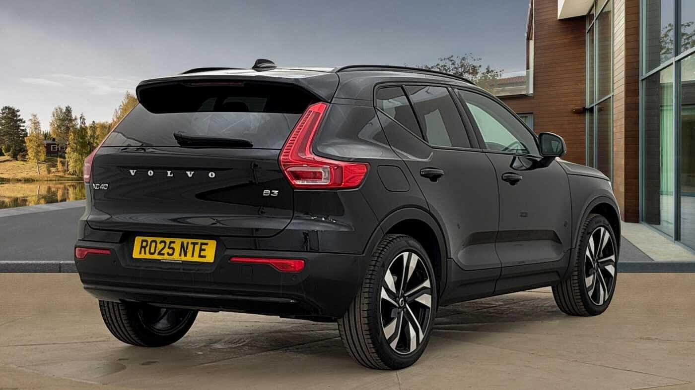 Volvo XC40 2.0 B3 MHEV Ultra Dark DCT Auto Euro 6 (s/s) 5dr RO25NTE Image 3