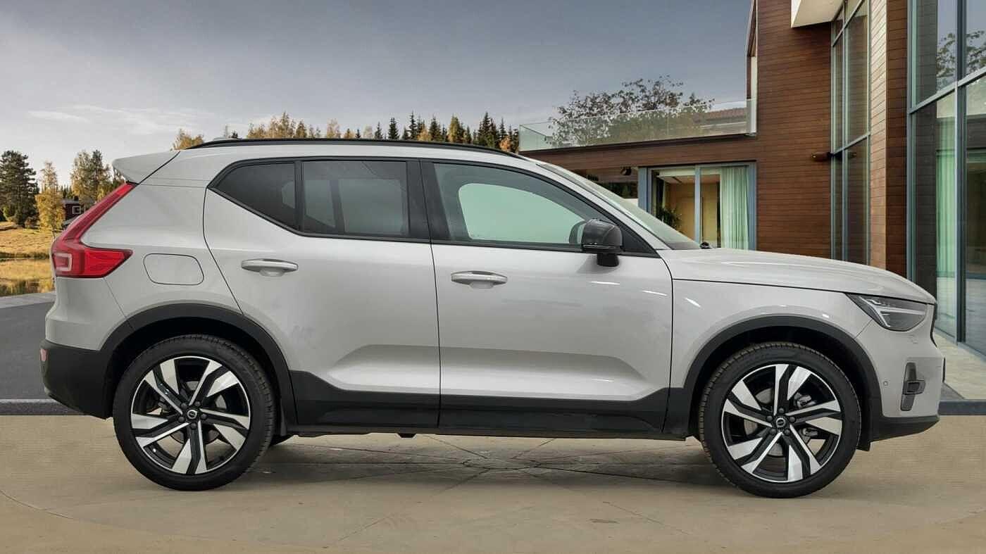 Volvo XC40 2.0 B3 MHEV Ultra Dark DCT Auto Euro 6 (s/s) 5dr OY74RUC Image 2