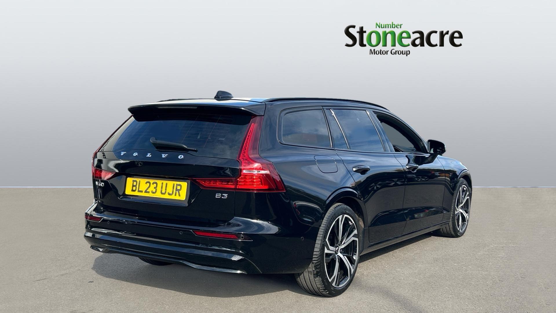 Volvo V60 2.0 B3 MHEV Plus DCT Auto Euro 6 (s/s) 5dr BL23UJR Image 2