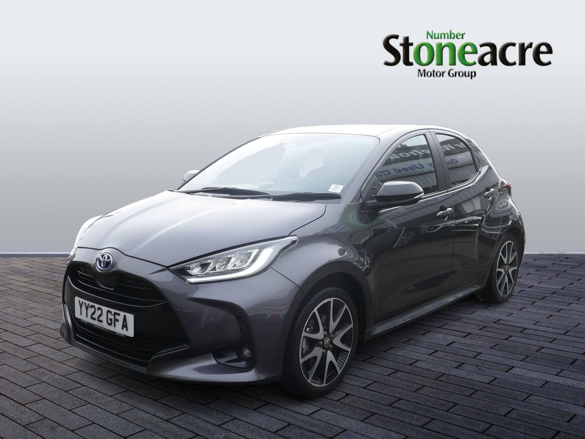 Toyota Yaris 1.5 Hybrid Dynamic 5dr CVT YY22GFA Image 3