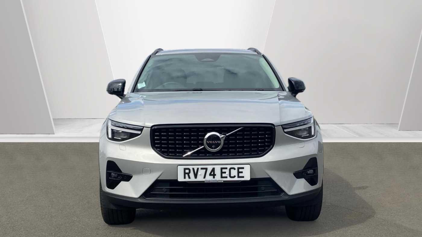 Volvo XC40 2.0 B4 MHEV Ultra Dark DCT Auto Euro 6 (s/s) 5dr RV74ECE Image 2
