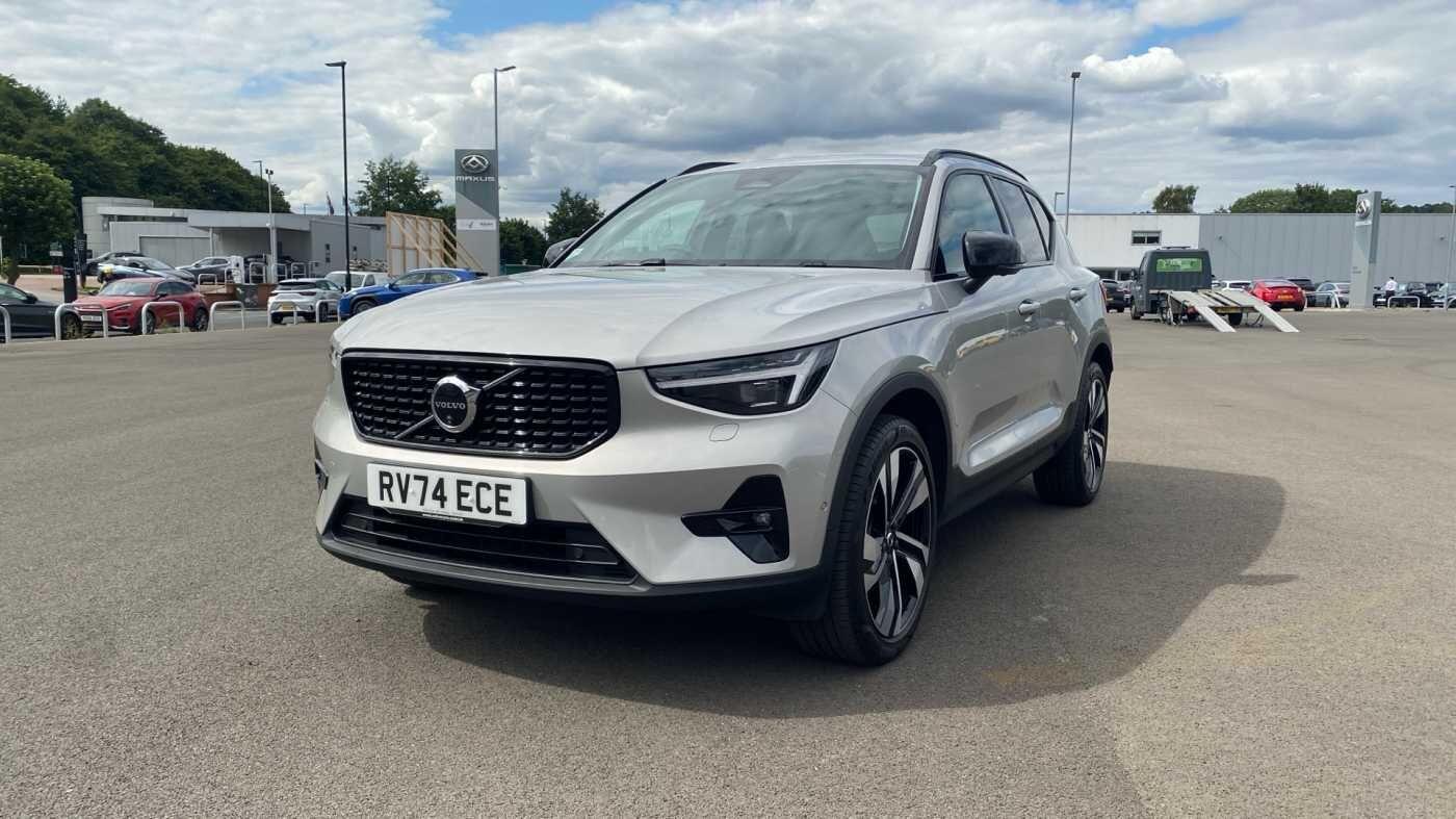 Volvo XC40 2.0 B4 MHEV Ultra Dark DCT Auto Euro 6 (s/s) 5dr RV74ECE Image 3