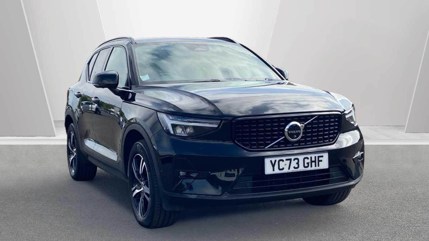 Volvo XC40 2.0 B3P Plus Dark 5dr Auto YC73GHF Image 1