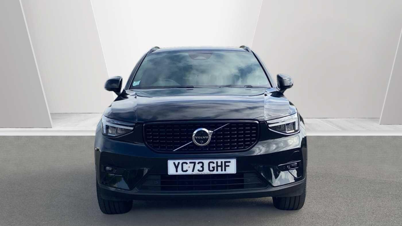Volvo XC40 2.0 B3P Plus Dark 5dr Auto YC73GHF Image 2