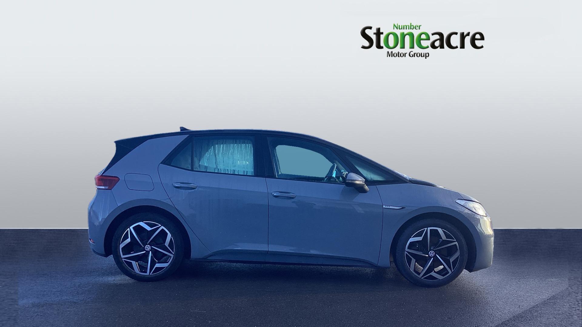 Volkswagen ID.3 Pro Performance 58kWh Life Auto 5dr LO21XFL Image 3