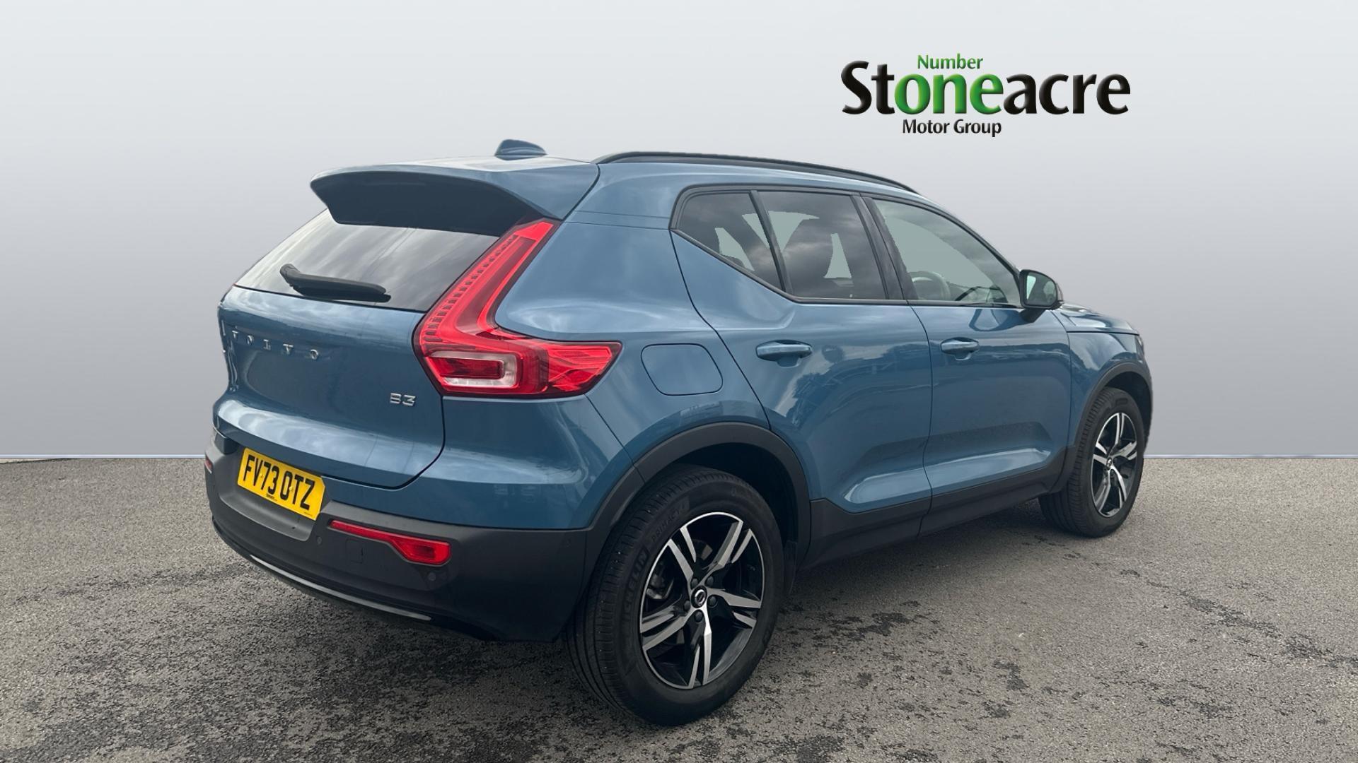 Volvo XC40 2.0 B3P Plus Dark 5dr Auto FV73OTZ Image 2