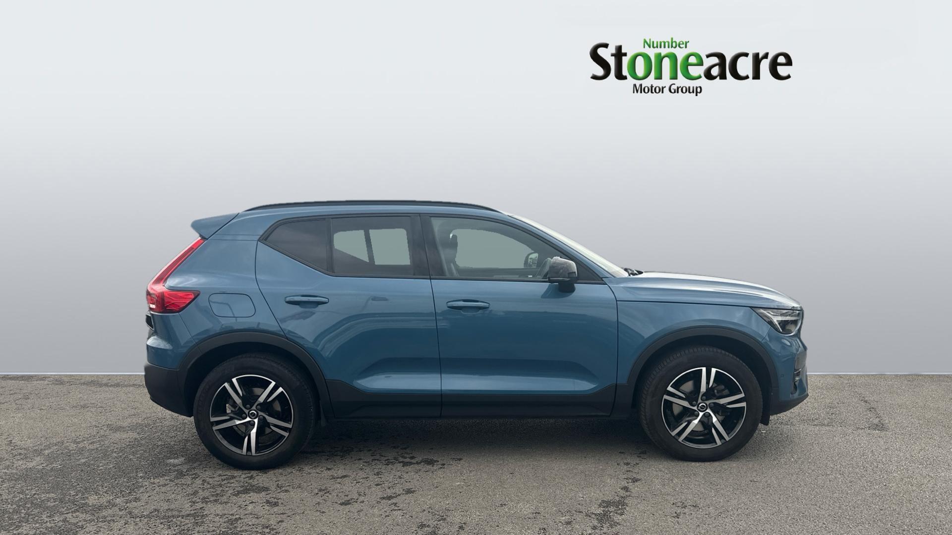 Volvo XC40 2.0 B3P Plus Dark 5dr Auto FV73OTZ Image 3