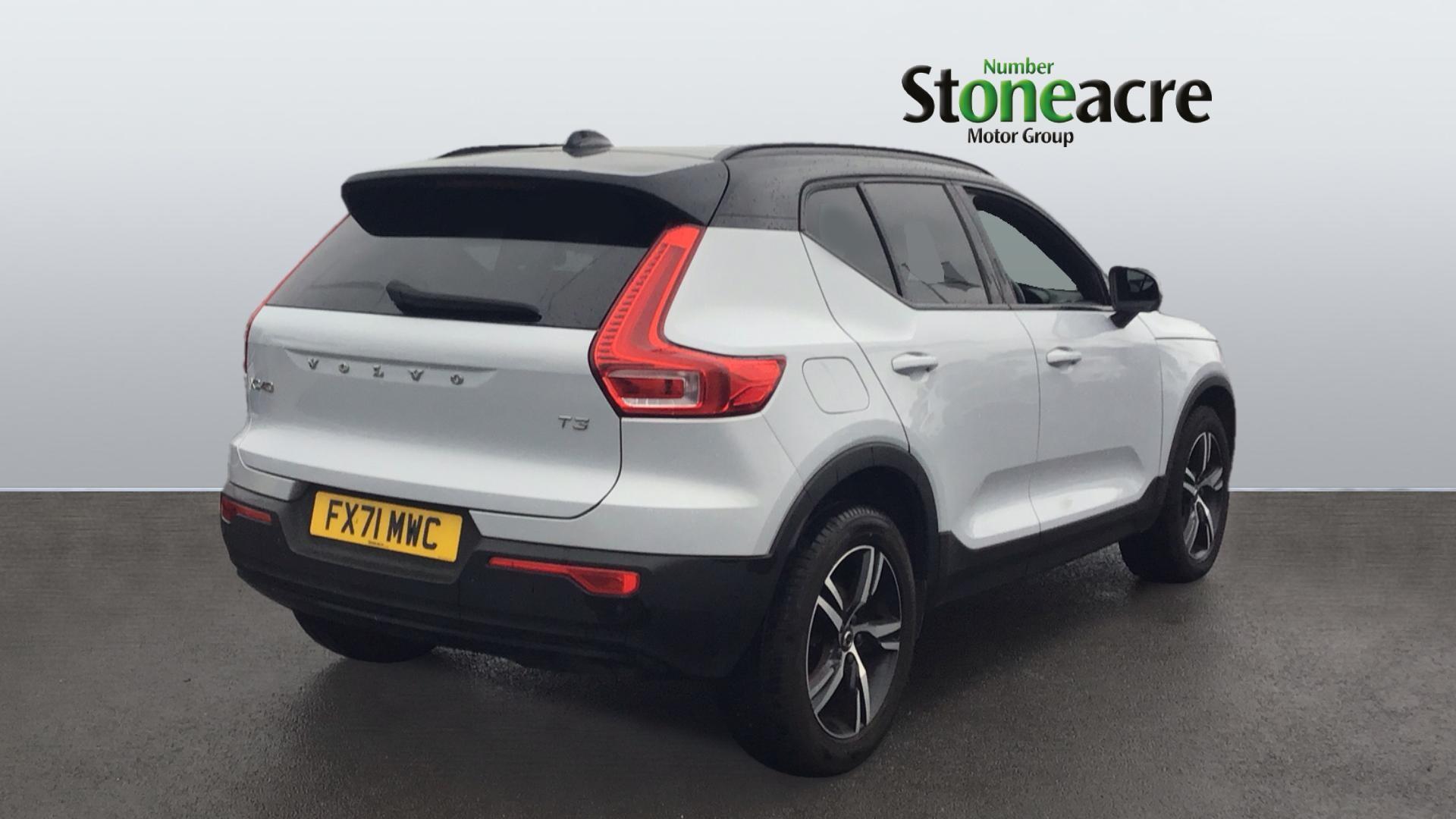 Volvo XC40 R-Design T3 (163 hp) Auto FX71MWC Image 2