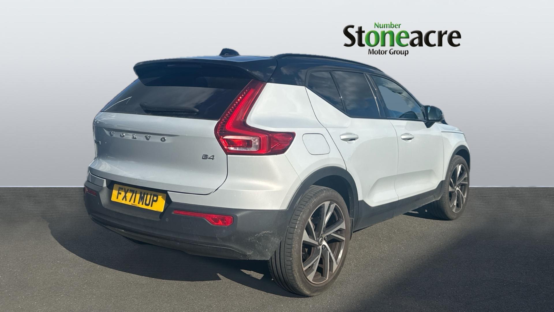 Volvo XC40 2.0 B4P R DESIGN Pro 5dr Auto FX71MUP Image 2