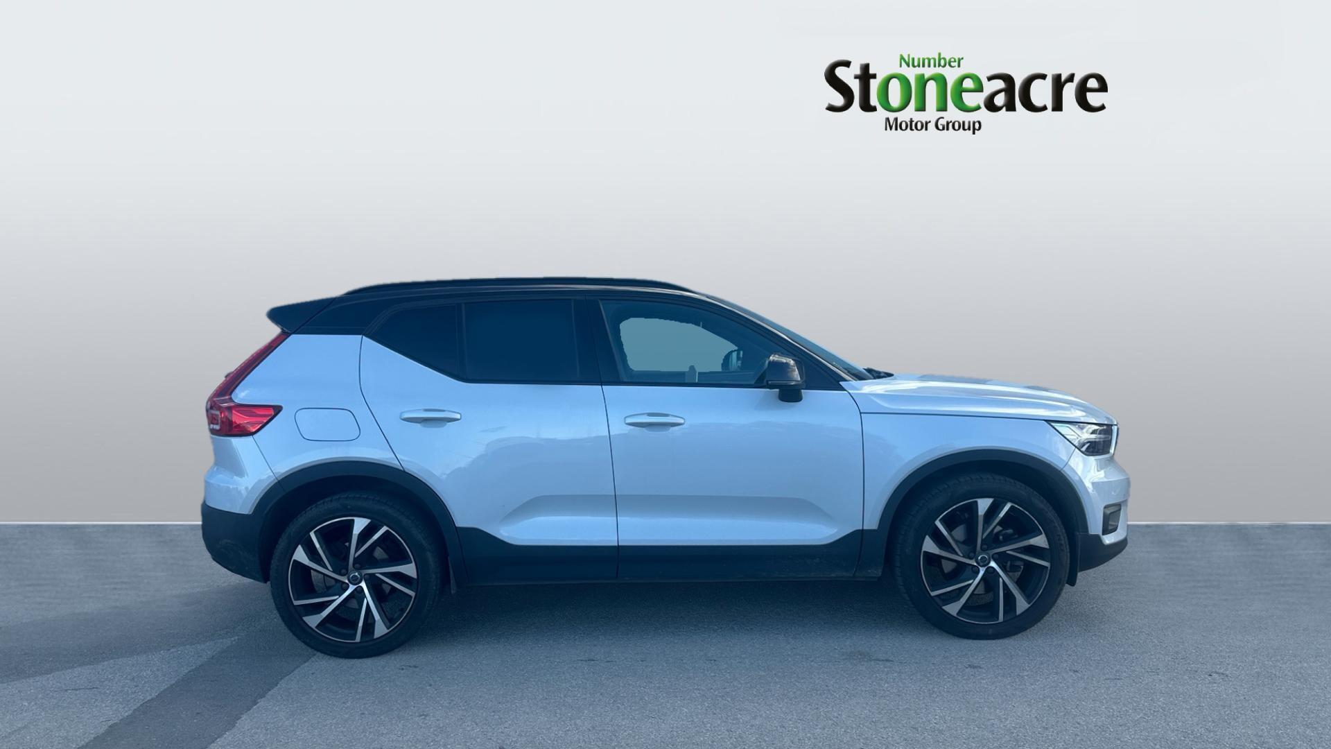 Volvo XC40 2.0 B4P R DESIGN Pro 5dr Auto FX71MUP Image 3