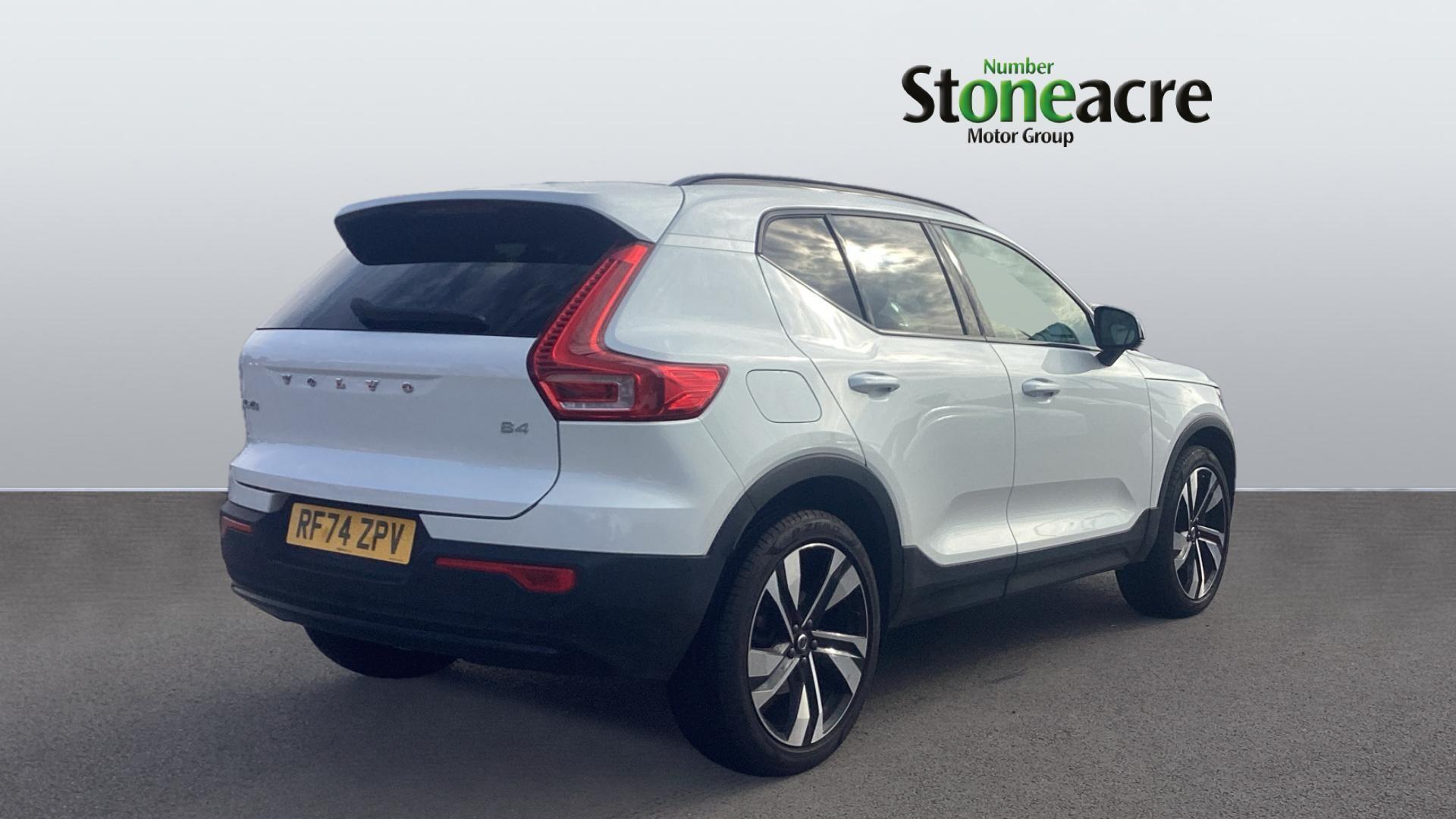 Volvo XC40 2.0 B4 MHEV Ultra Dark DCT Auto Euro 6 (s/s) 5dr RF74ZPV Image 2
