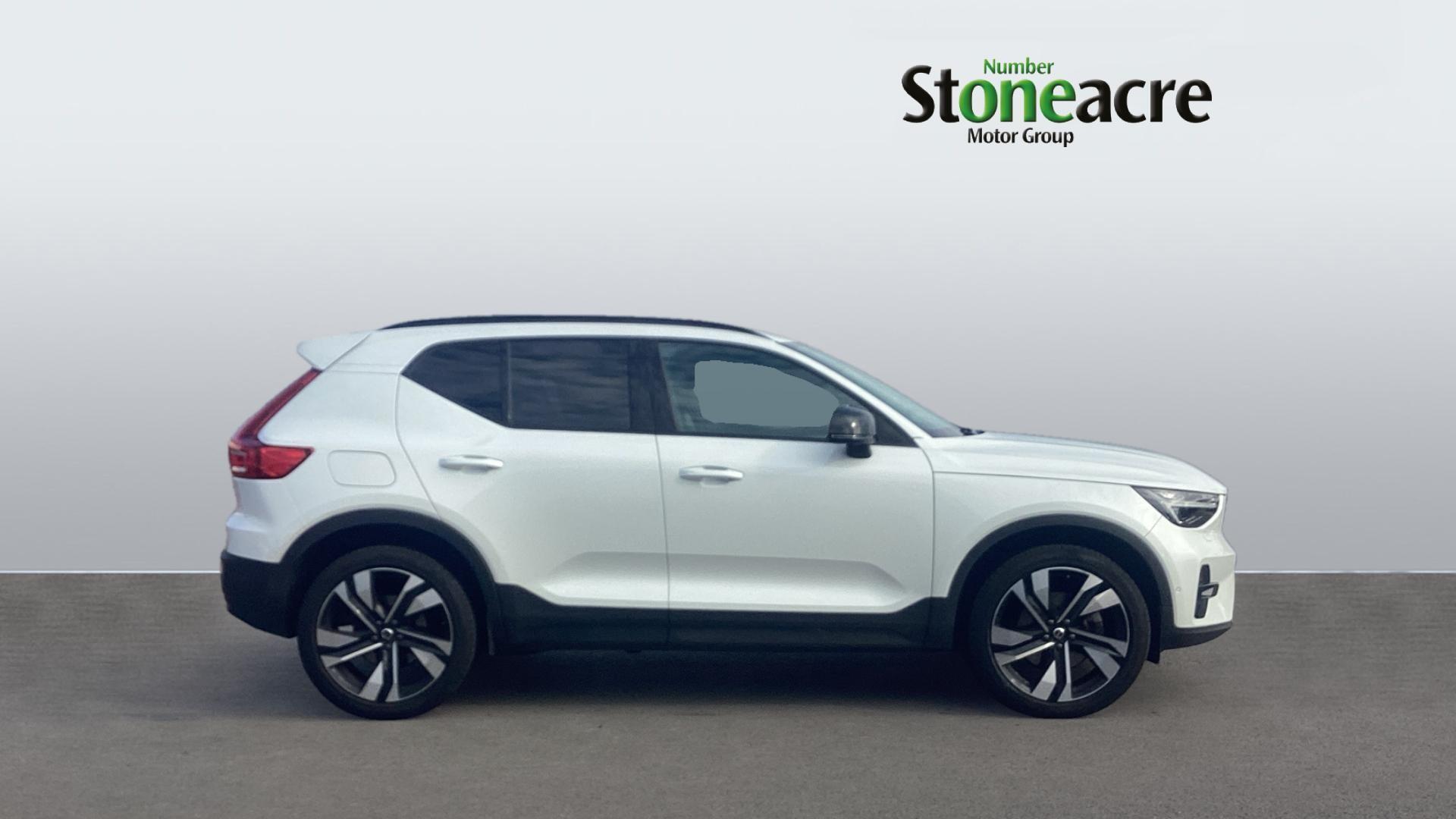 Volvo XC40 2.0 B4 MHEV Ultra Dark DCT Auto Euro 6 (s/s) 5dr RF74ZPV Image 3