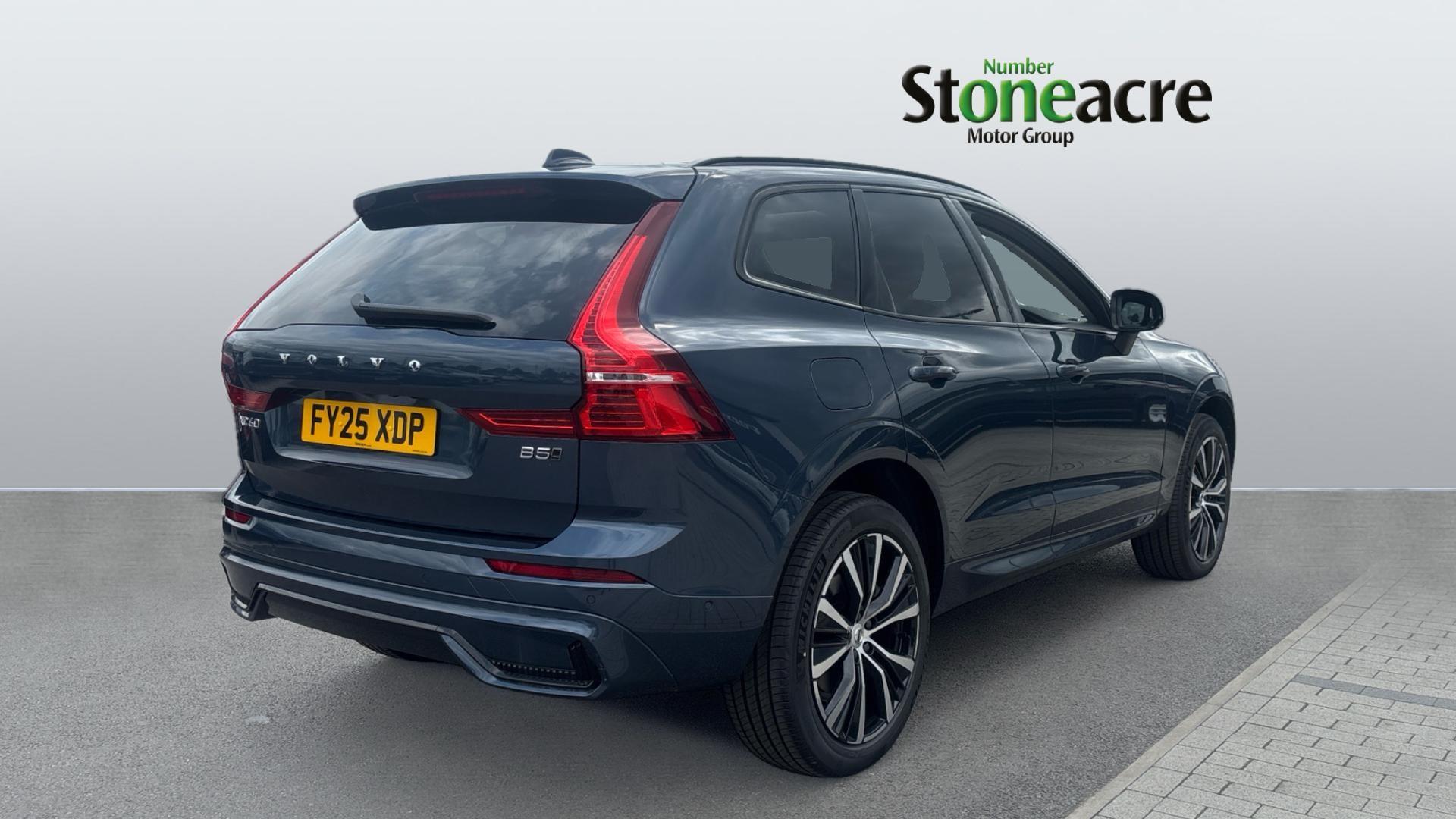 Volvo XC60 2.0 B5 MHEV Ultra Dark Auto AWD Euro 6 (s/s) 5dr FY25XDP Image 2