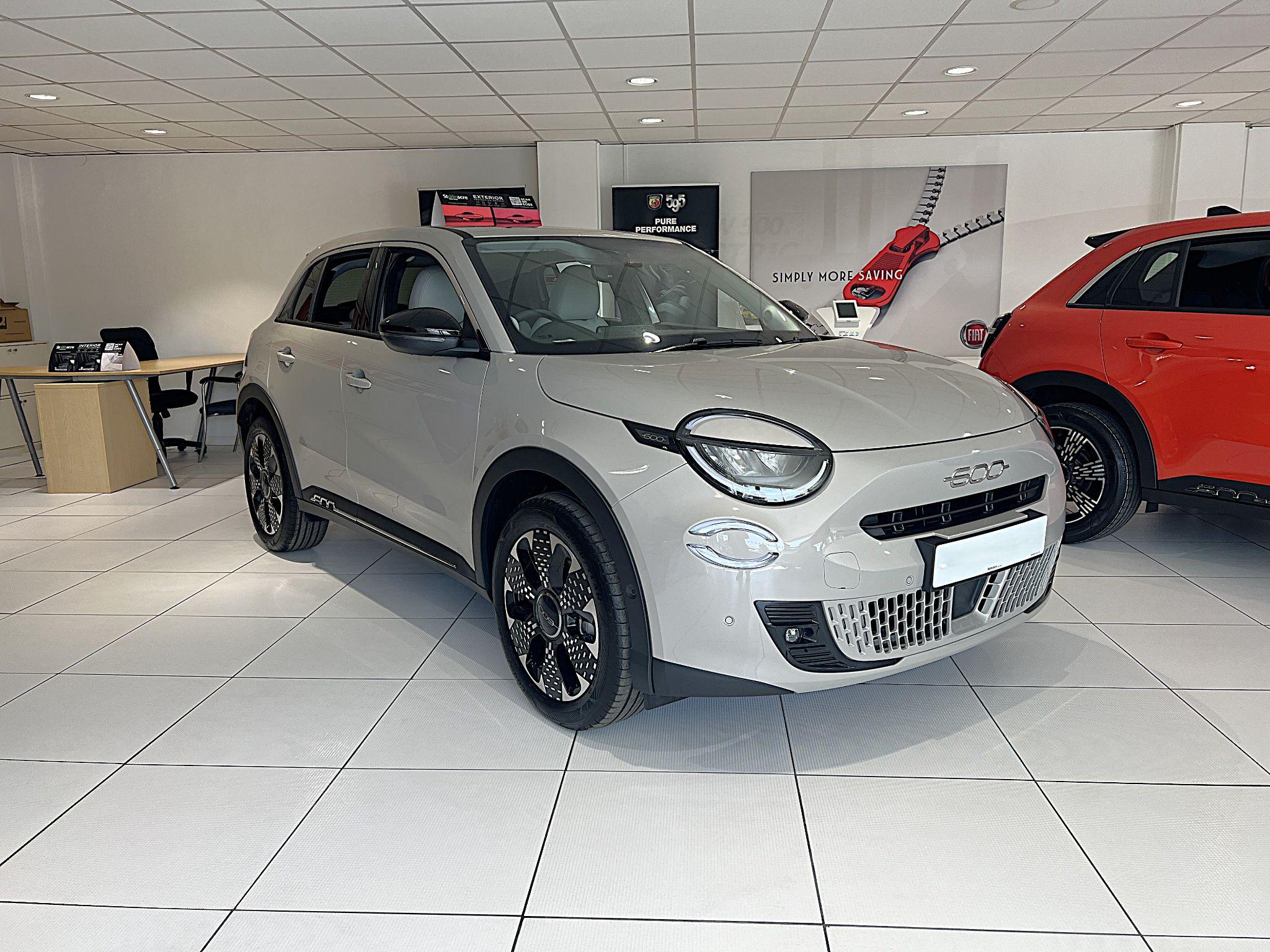 Fiat 600 1.2 MHEV La Prima e-DCT Euro 6 (s/s) 5dr null Image 1