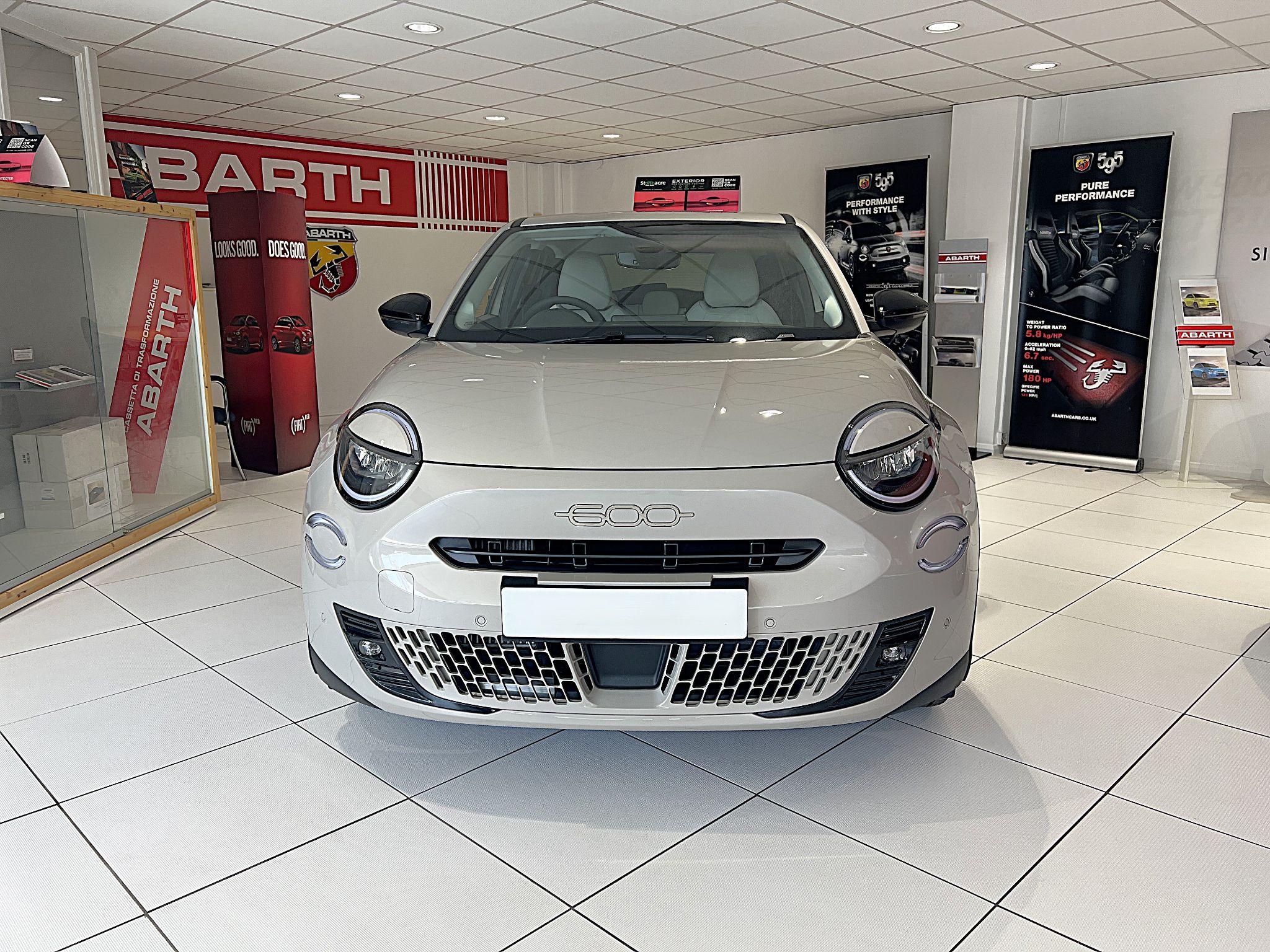 Fiat 600 1.2 MHEV La Prima e-DCT Euro 6 (s/s) 5dr null Image 2