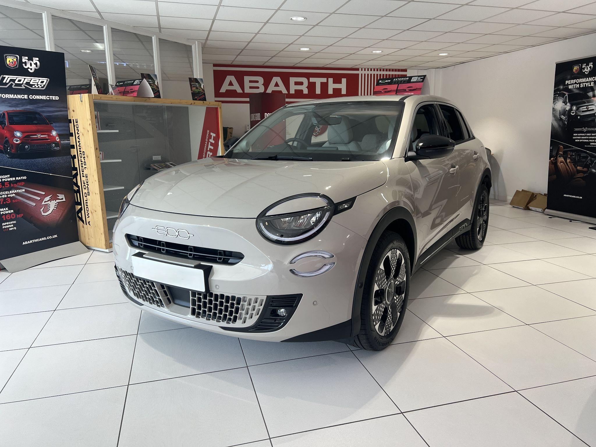 Fiat 600 1.2 MHEV La Prima e-DCT Euro 6 (s/s) 5dr null Image 3