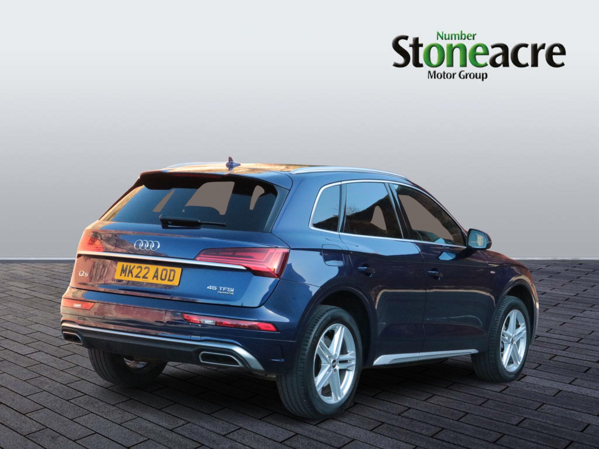 Audi Q5 2.0 TFSI 45 S line S Tronic quattro Euro 6 (s/s) 5dr MK22AOD Image 3