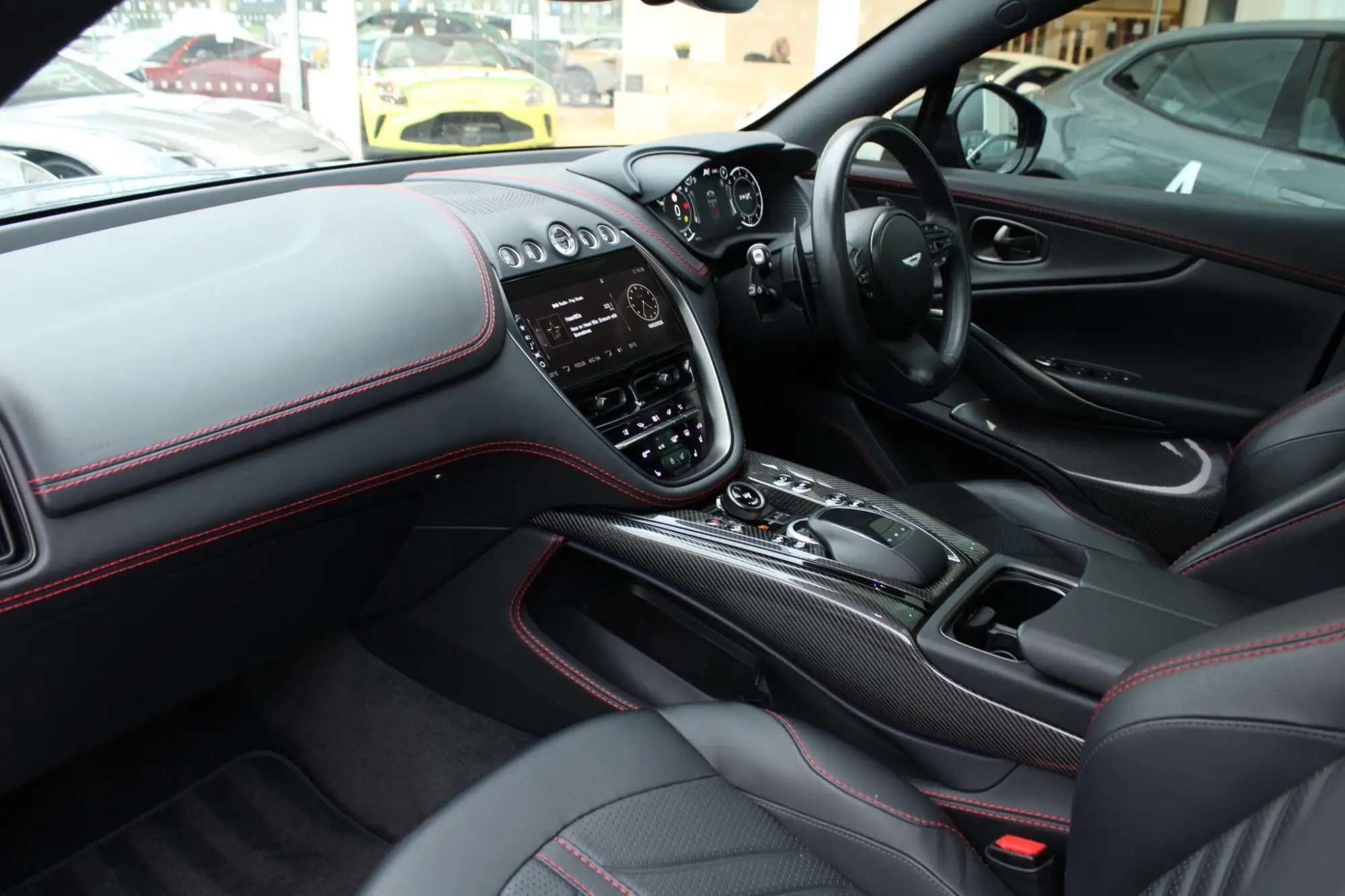 Aston Martin DBX 4.0 V8 707 SUV 5dr Petrol Auto 4WD Euro 6 (s/s) (707 ps) NJ72FSO Image 2