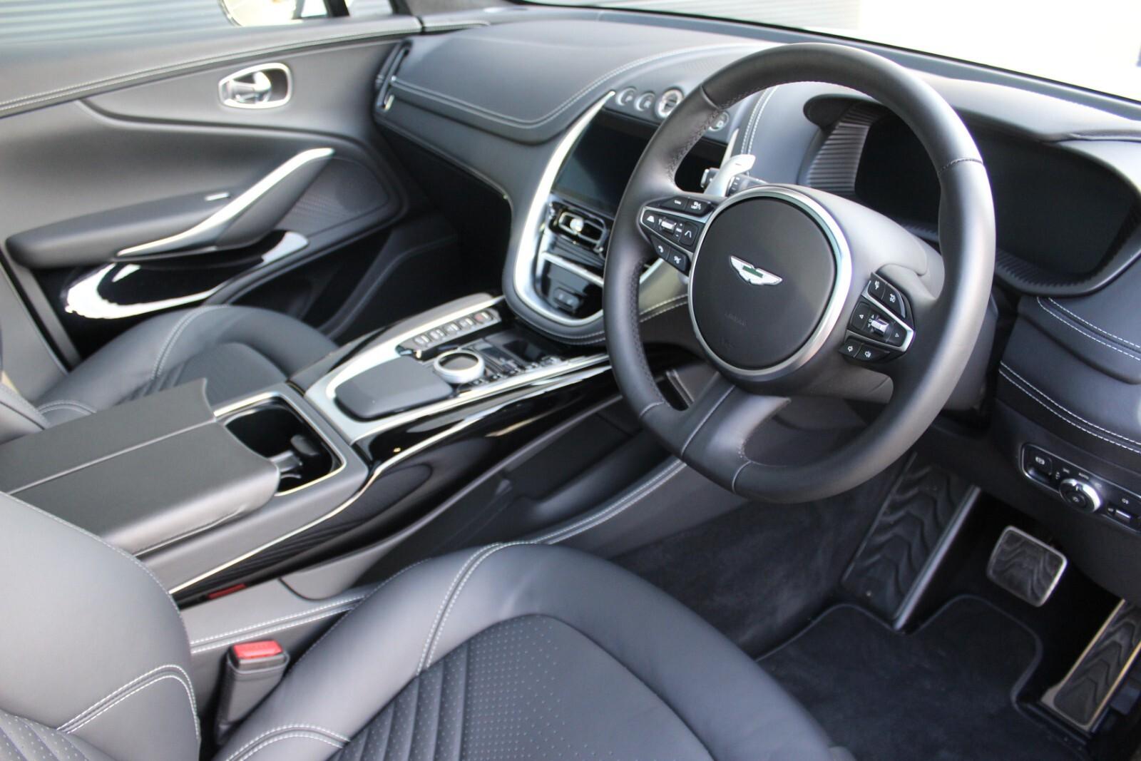 Aston Martin DBX V8 550 5dr Touchtronic NJ73FWA Image 3