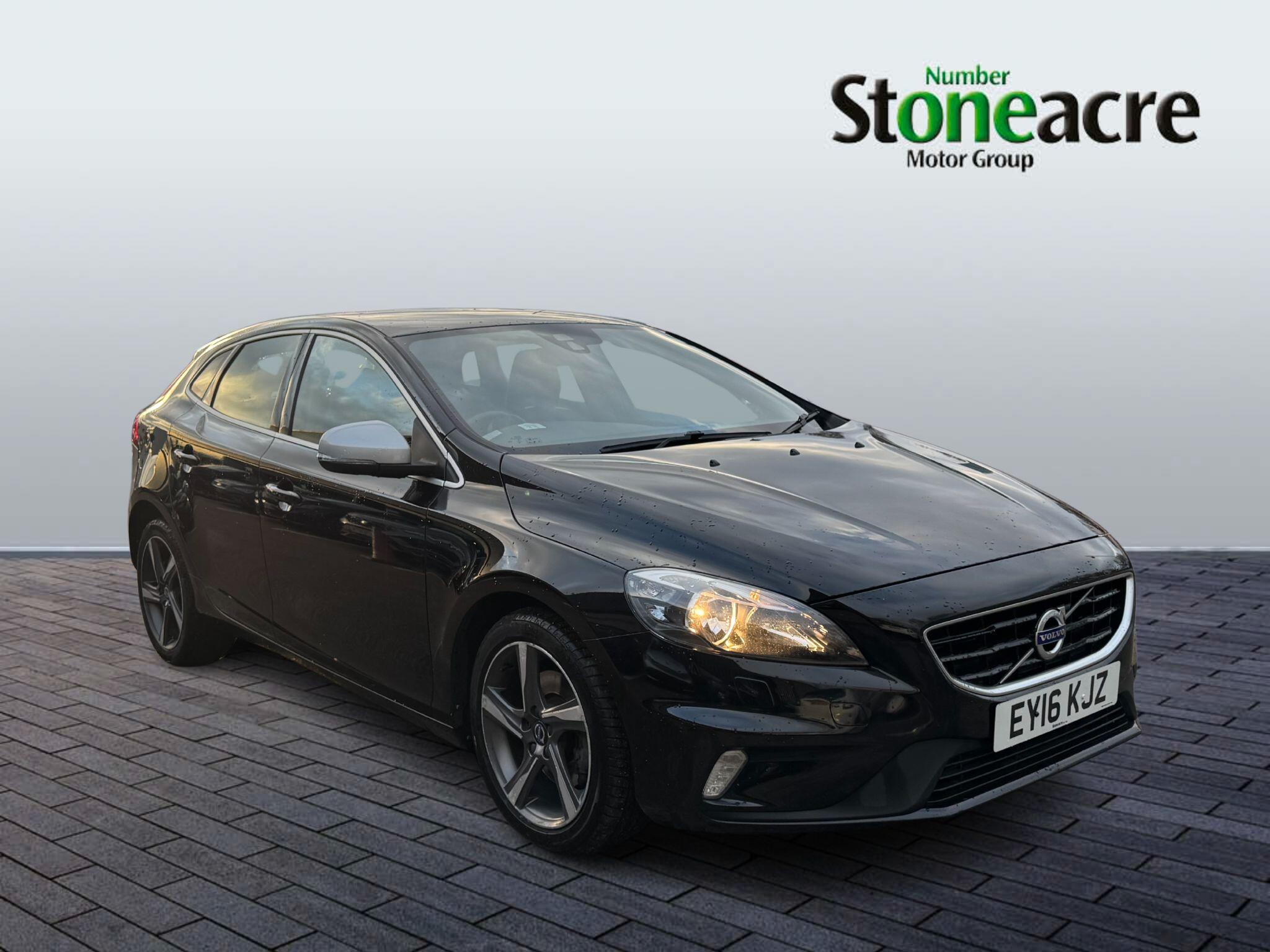 Volvo V40 2.0 T2 R-Design Euro 6 (s/s) 5dr EY16KJZ Image 1