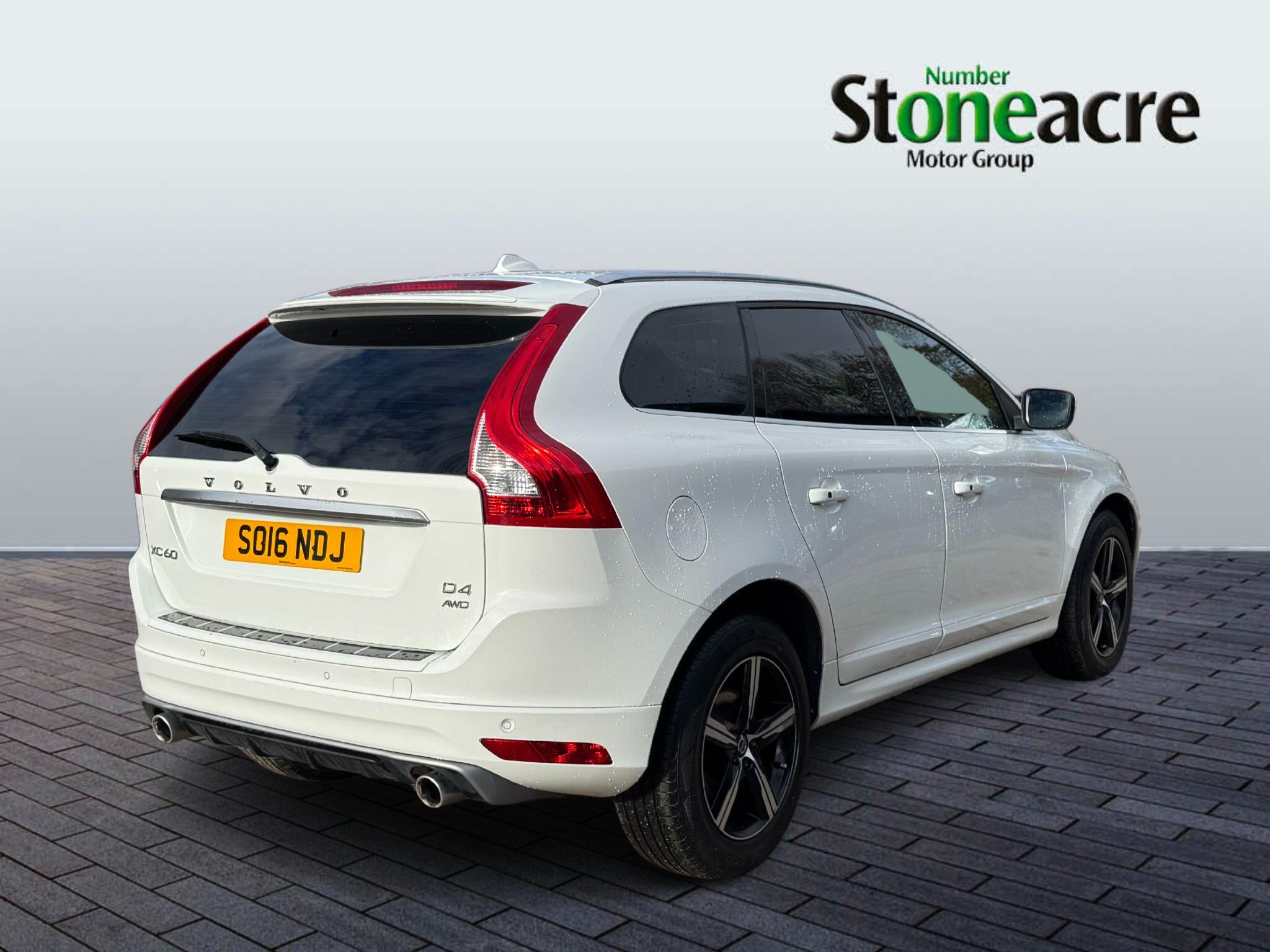 Volvo XC60 2.4 D4 R-Design Lux Nav AWD Euro 6 (s/s) 5dr SO16NDJ Image 3