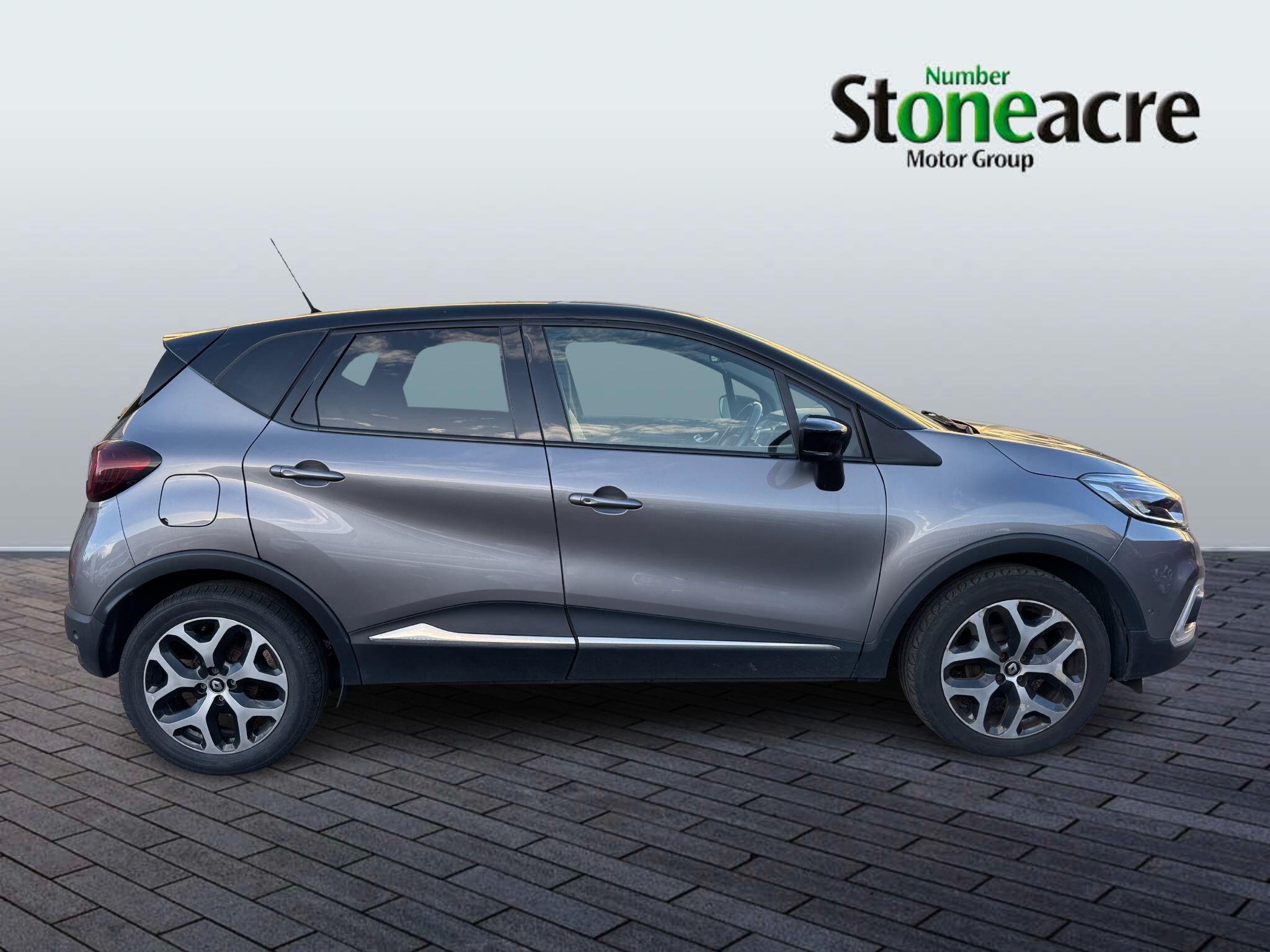 Renault Captur 0.9 TCE 90 GT Line 5dr AU68OLV Image 2