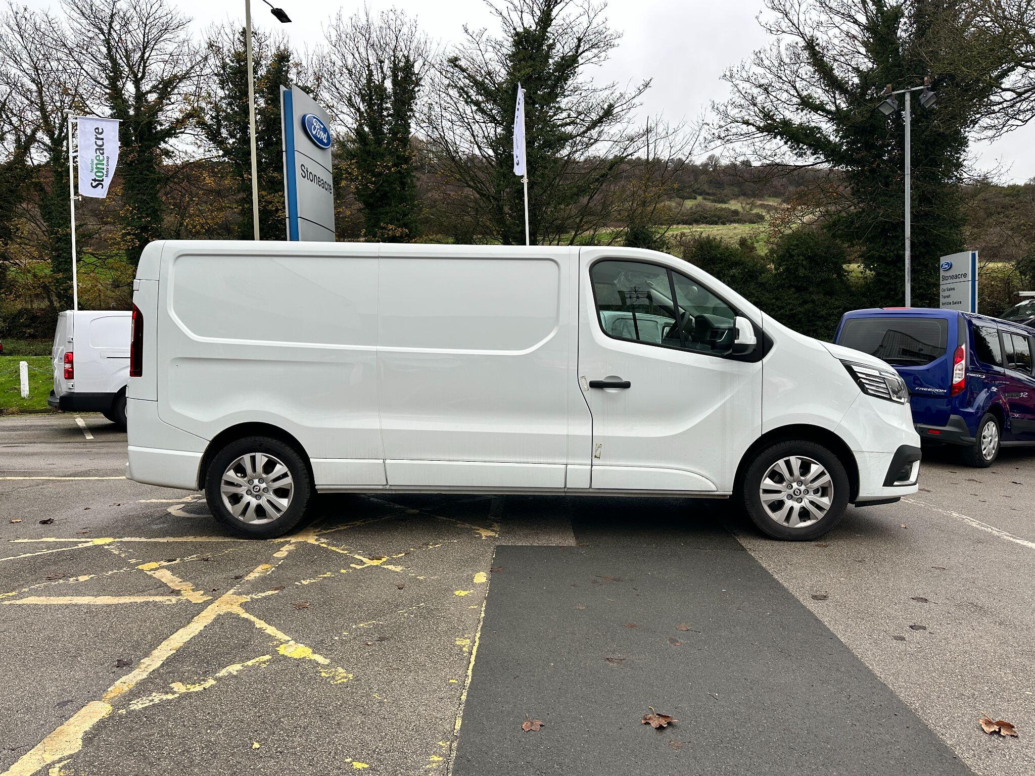 Renault Trafic Image 2
