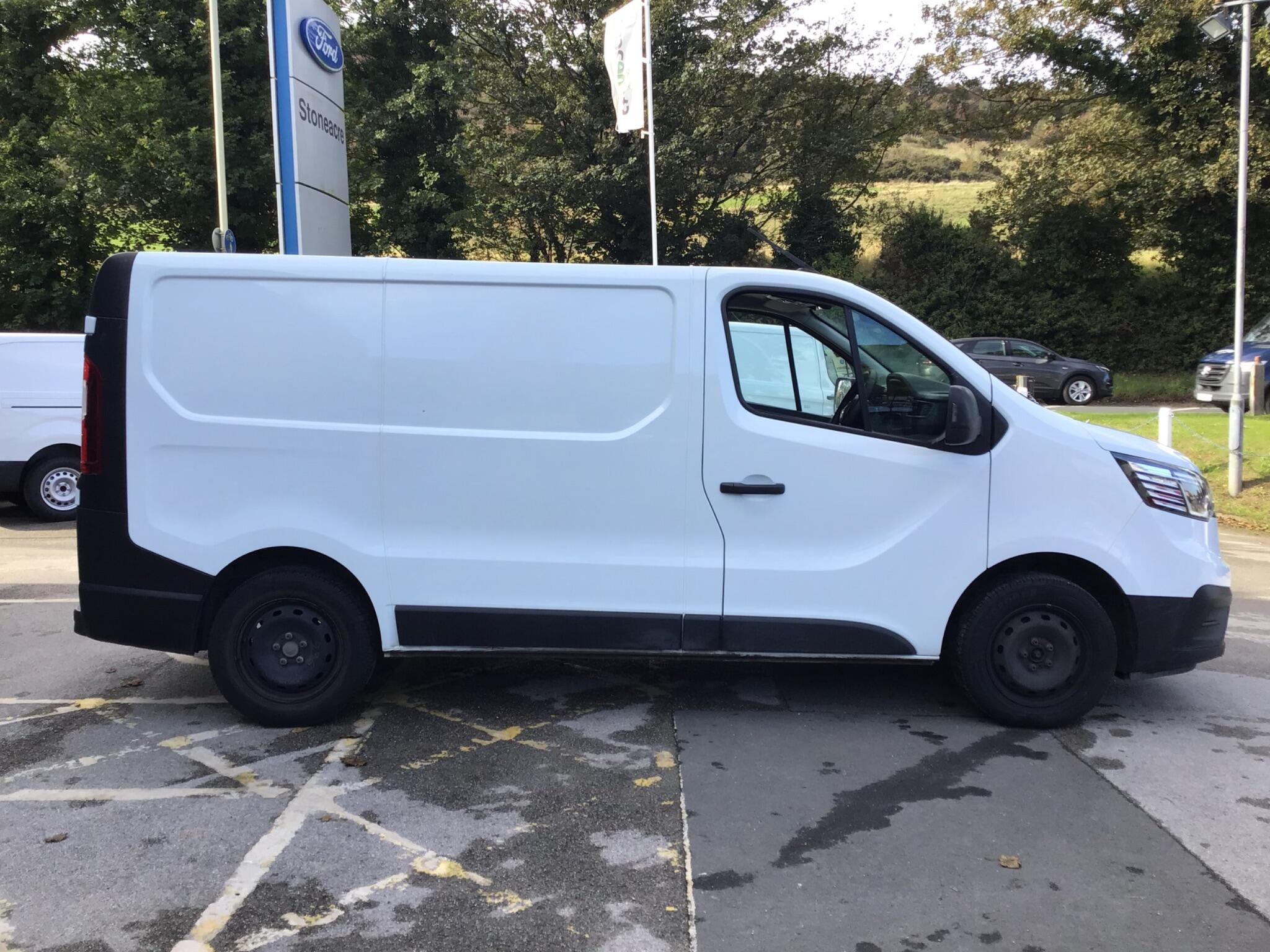 Renault Trafic SL28 Blue dCi 130 Business Panel Van MY22 VO72ZDG Image 2