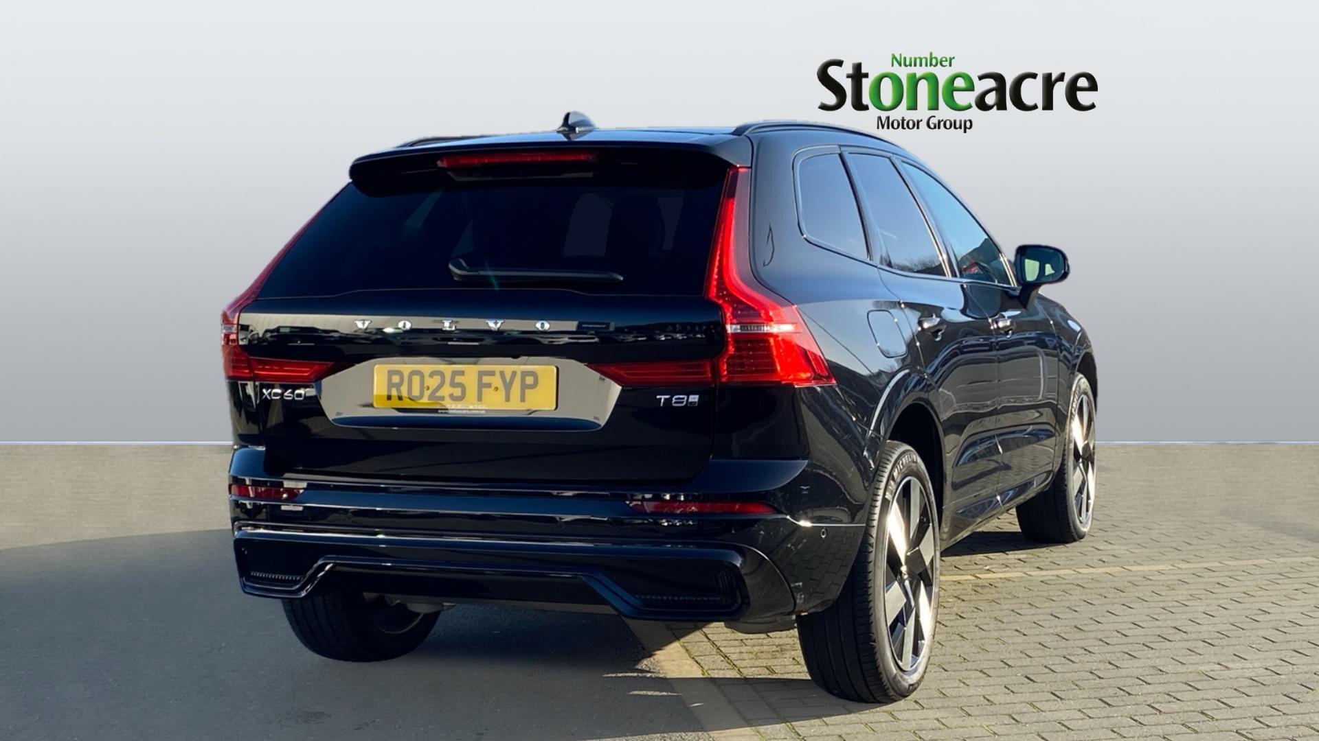Volvo XC60 2.0h T8 18.8kWh Ultra Dark Auto AWD Euro 6 (s/s) 5dr RO25FYP Image 2