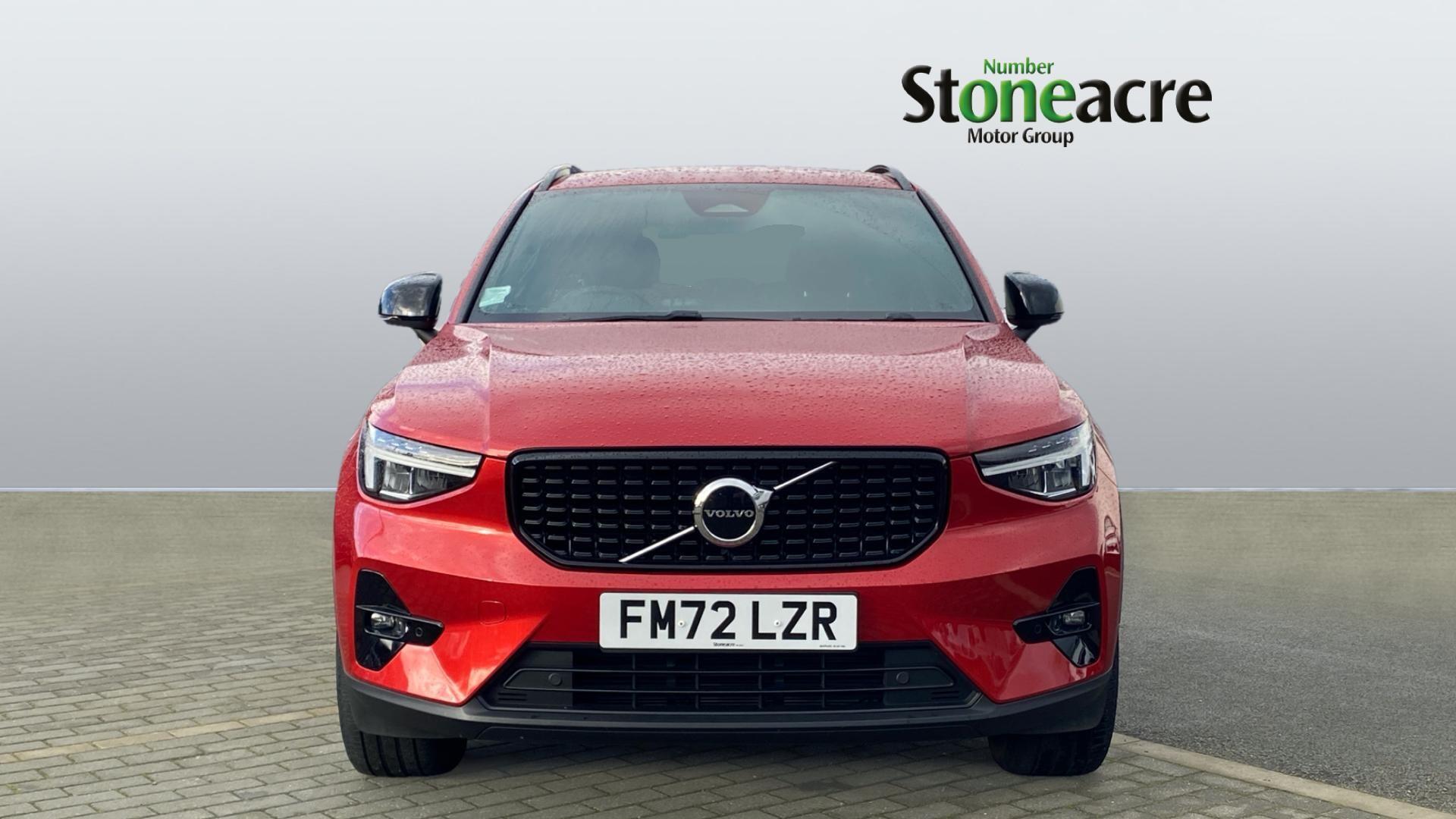 Volvo XC40 2.0 B3P Plus Dark 5dr Auto FM72LZR Image 2
