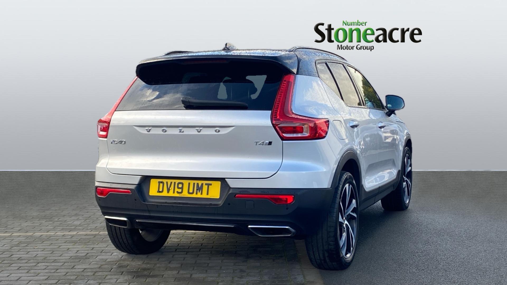 Volvo XC40 2.0 T4 R-Design Pro Auto AWD Euro 6 (s/s) 5dr DV19UMT Image 2