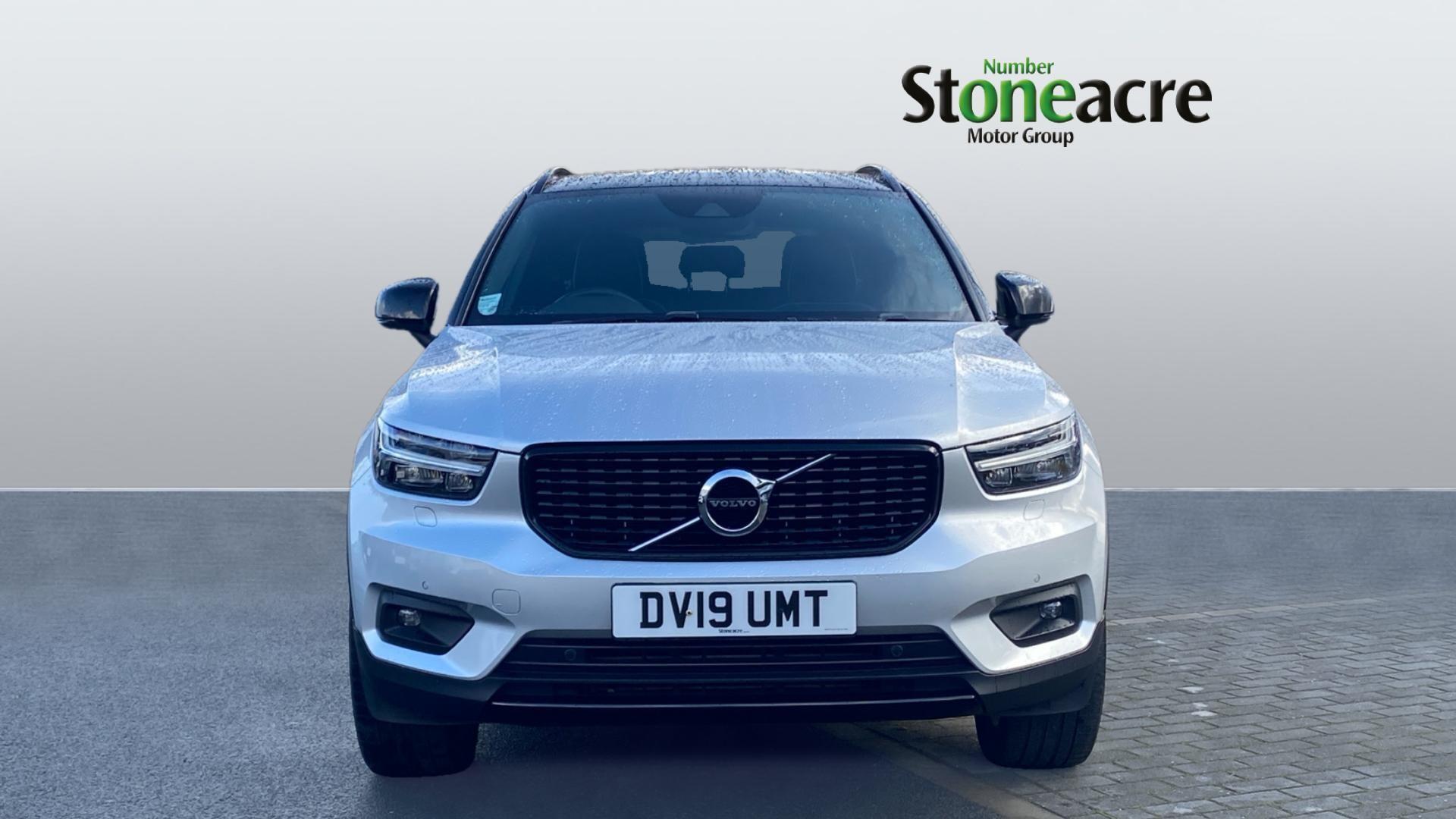 Volvo XC40 2.0 T4 R-Design Pro Auto AWD Euro 6 (s/s) 5dr DV19UMT Image 2