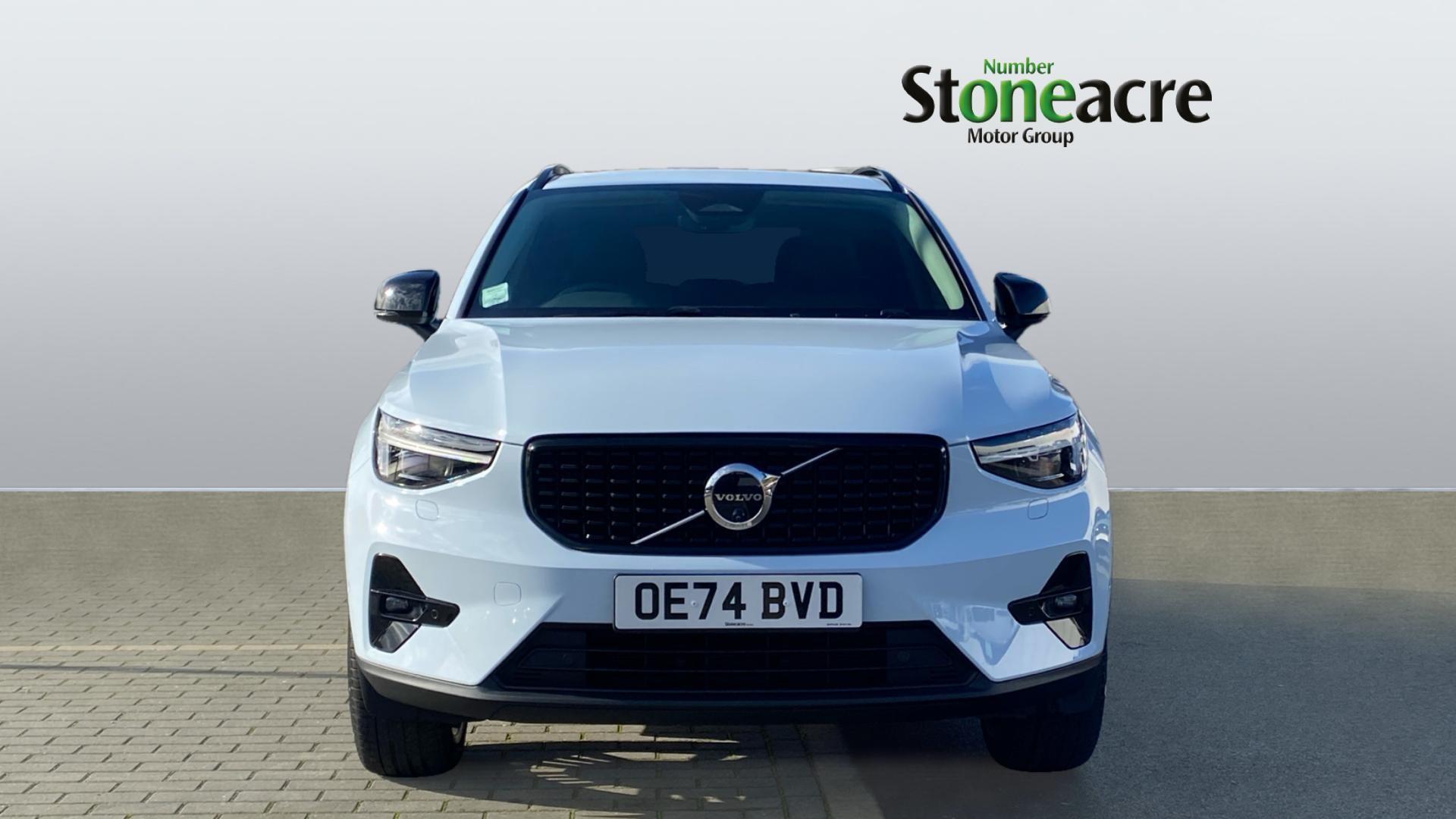 Volvo XC40 2.0 B4 MHEV Ultra Dark DCT Auto Euro 6 (s/s) 5dr OE74BVD Image 2