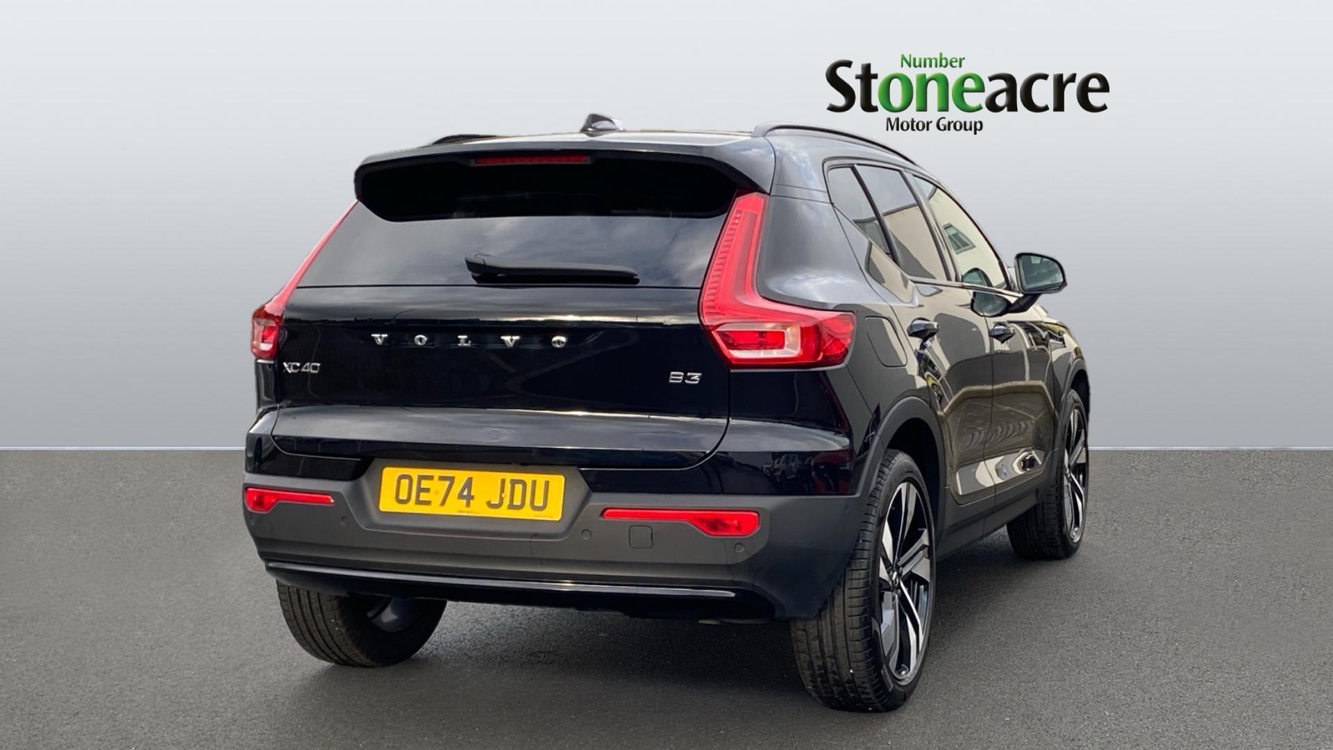 Volvo XC40 2.0 B3 MHEV Ultra Dark DCT Auto Euro 6 (s/s) 5dr OE74JDU Image 2