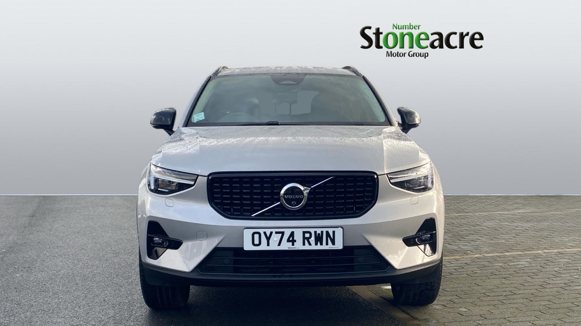 Volvo XC40 2.0 B4 MHEV Ultra Dark DCT Auto Euro 6 (s/s) 5dr OY74RWN Image 2