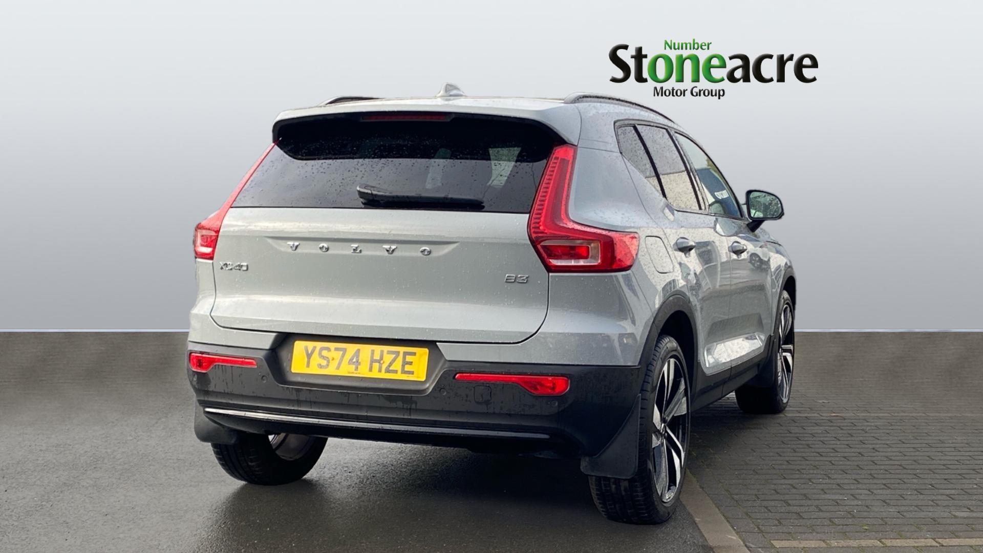 Volvo XC40 2.0 B3 MHEV Ultra Dark DCT Auto Euro 6 (s/s) 5dr YS74HZE Image 2