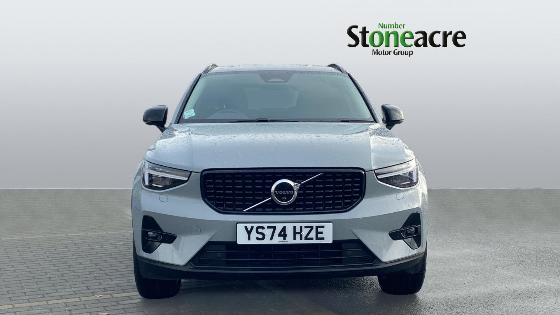 Volvo XC40 2.0 B3 MHEV Ultra Dark DCT Auto Euro 6 (s/s) 5dr YS74HZE Image 2