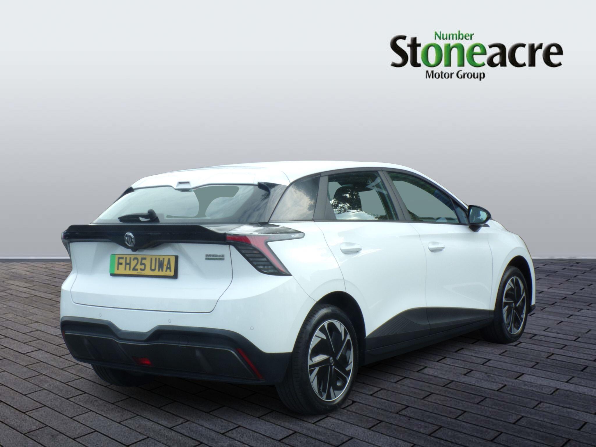 MG 4 EV 49kWh SE Auto 5dr FH25UWA Image 3