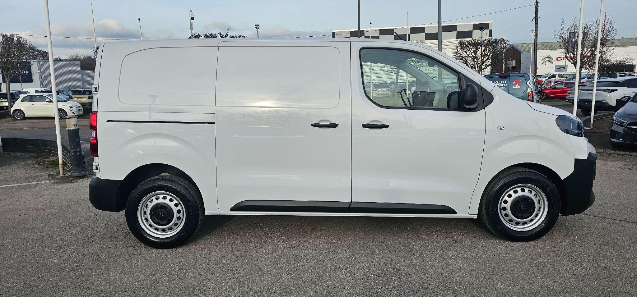 Peugeot Expert 2.0 BlueHDi 1400 Professional Standard Panel Van MWB Euro 6 6dr null Image 2